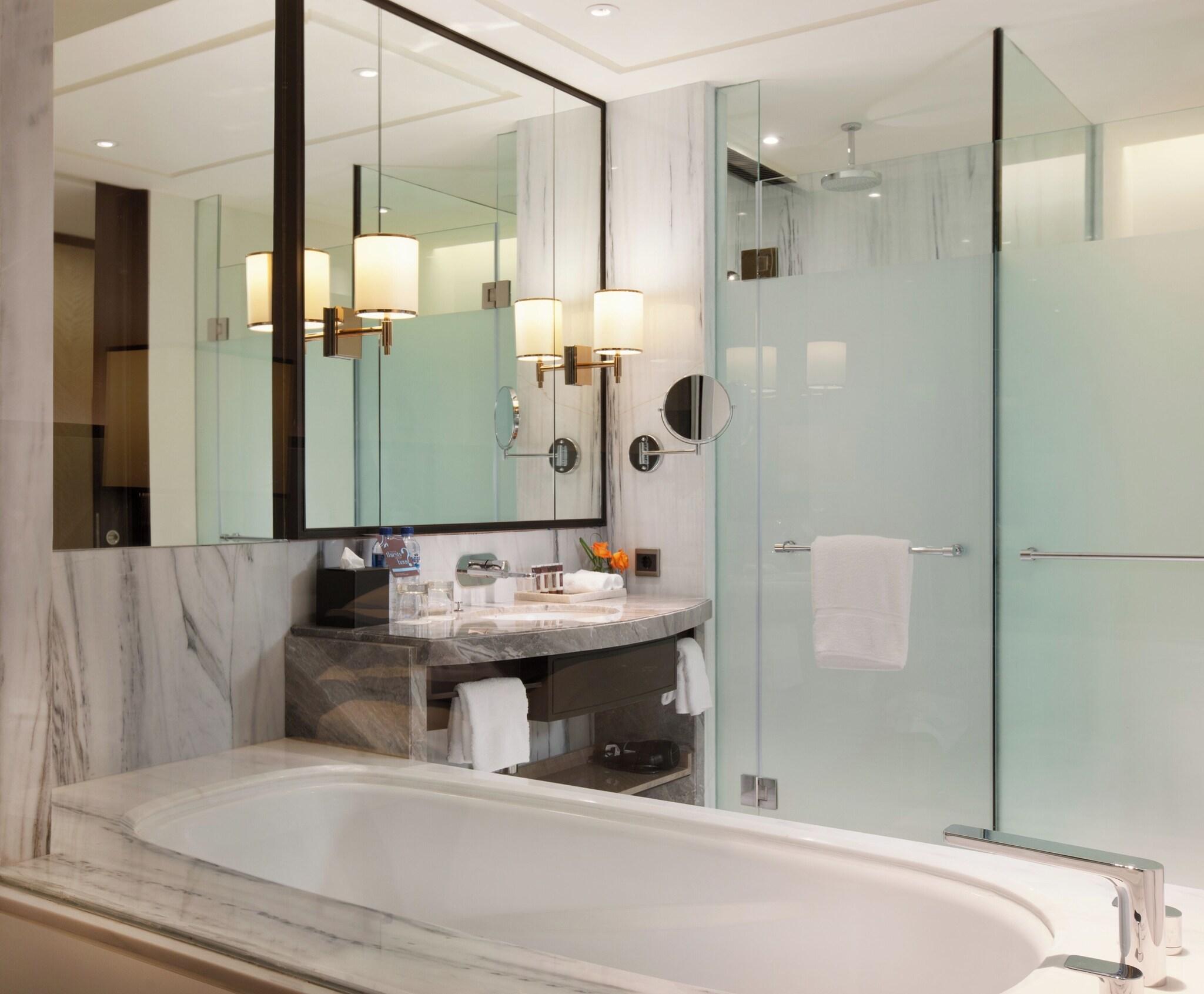 Double Deluxe King Bed