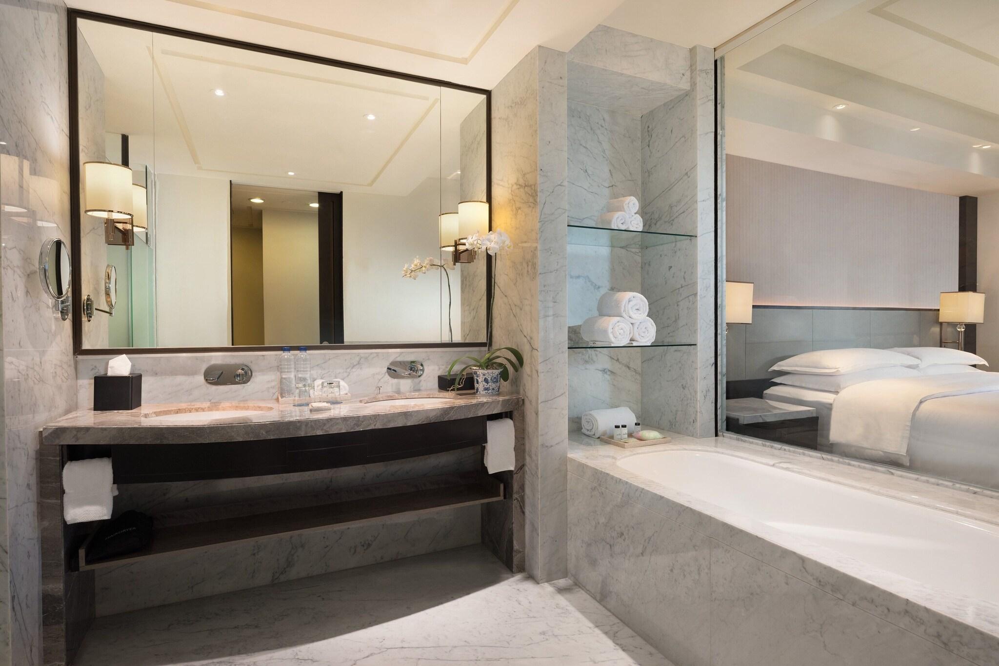 Double Deluxe King Bed