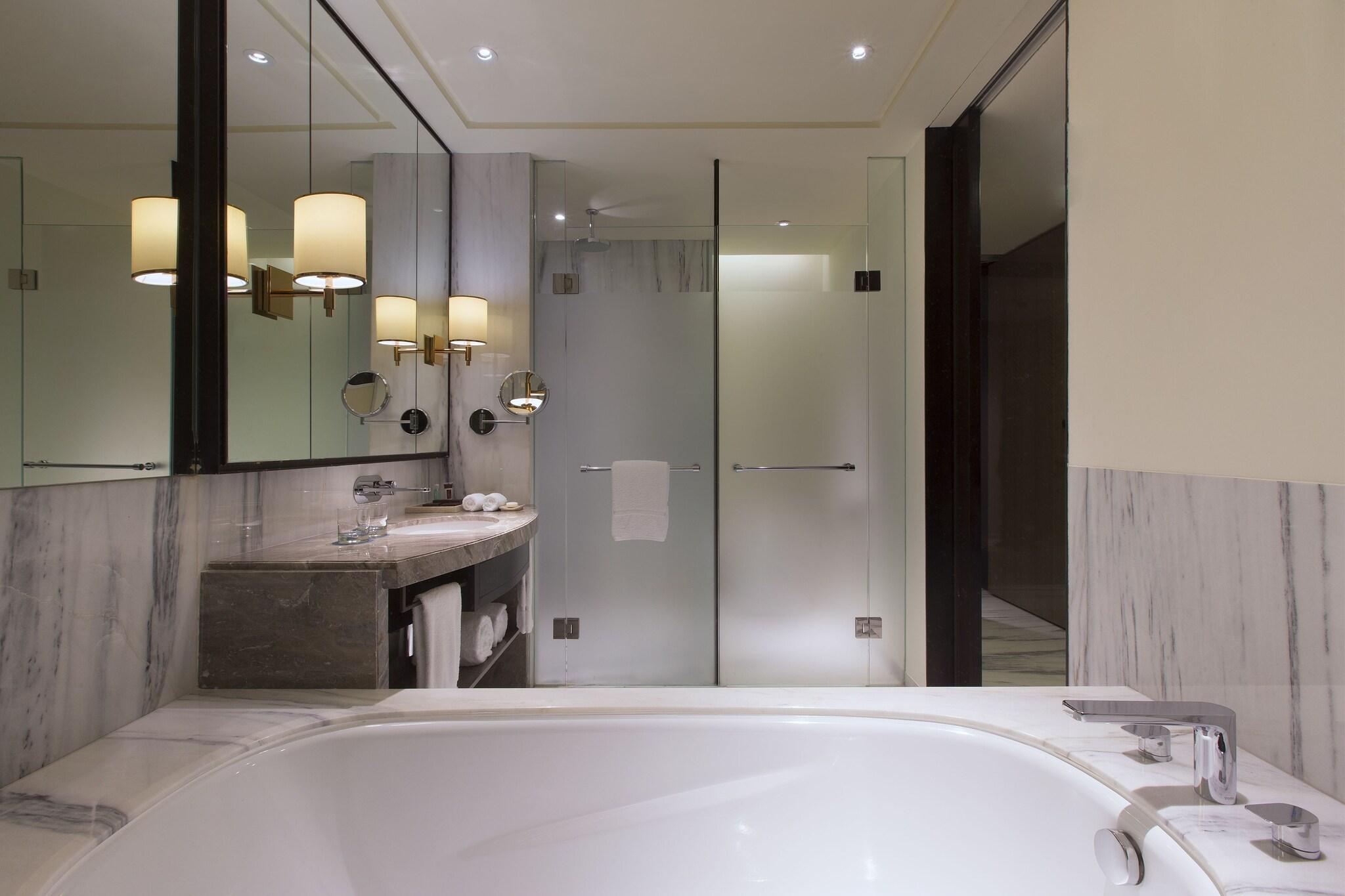 Double Deluxe King Bed