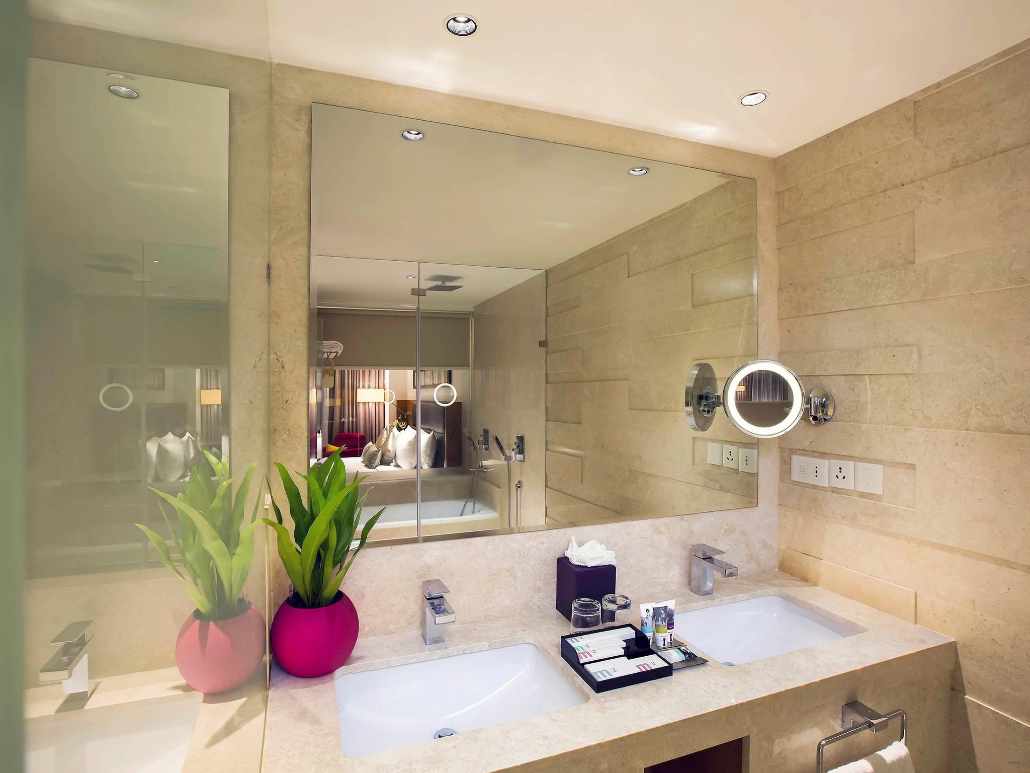 Double Executive Queen Bed