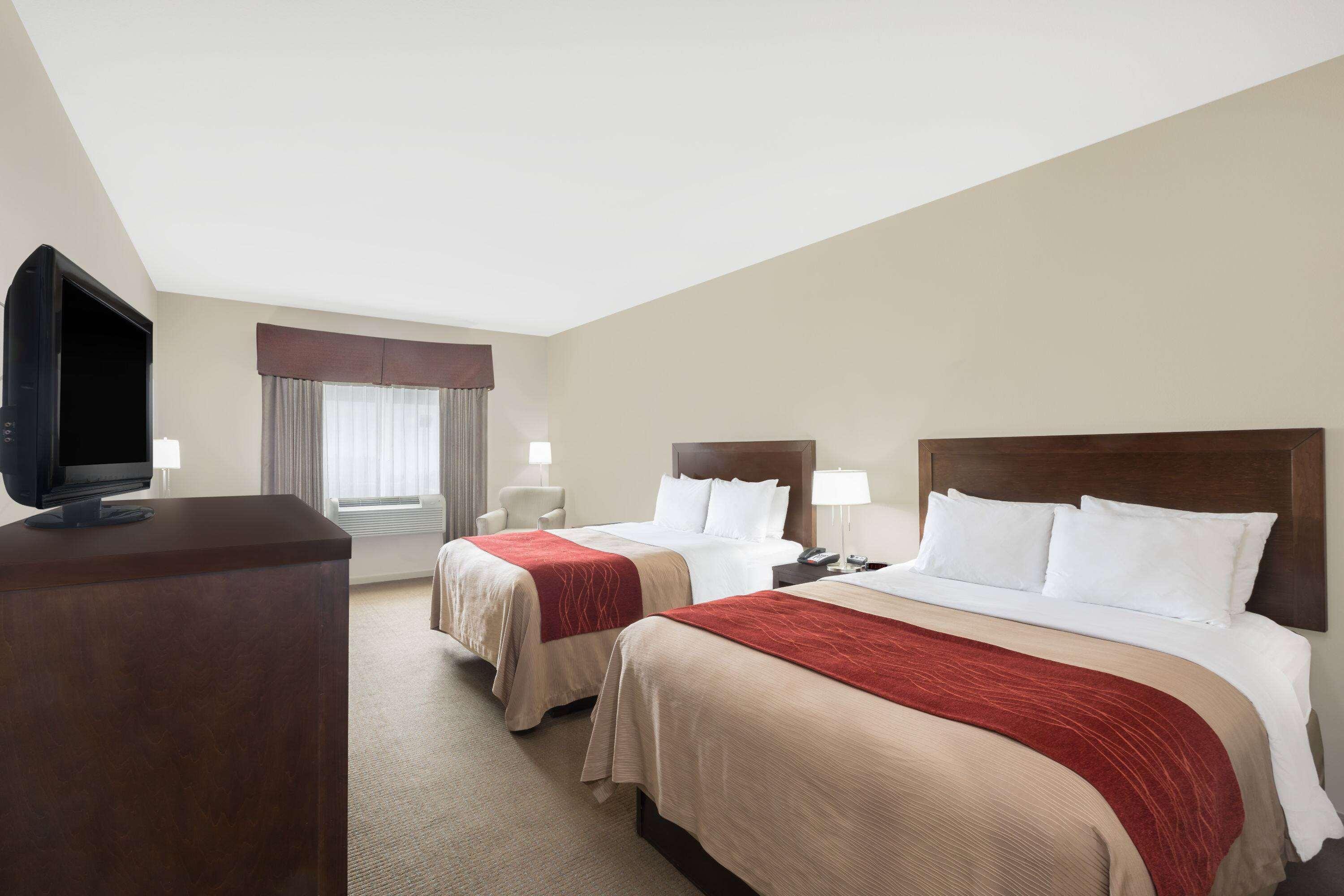 Quadruple Two Queen Beds