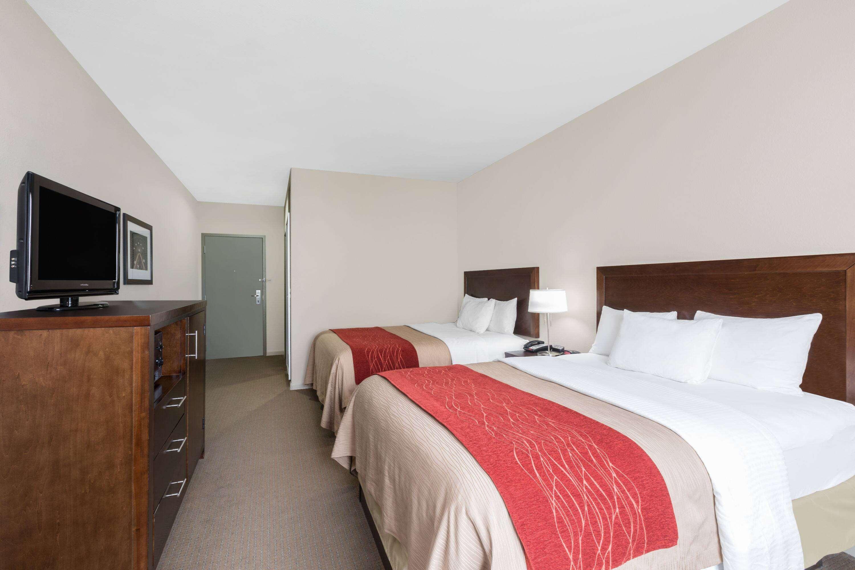 Quadruple Two Queen Beds