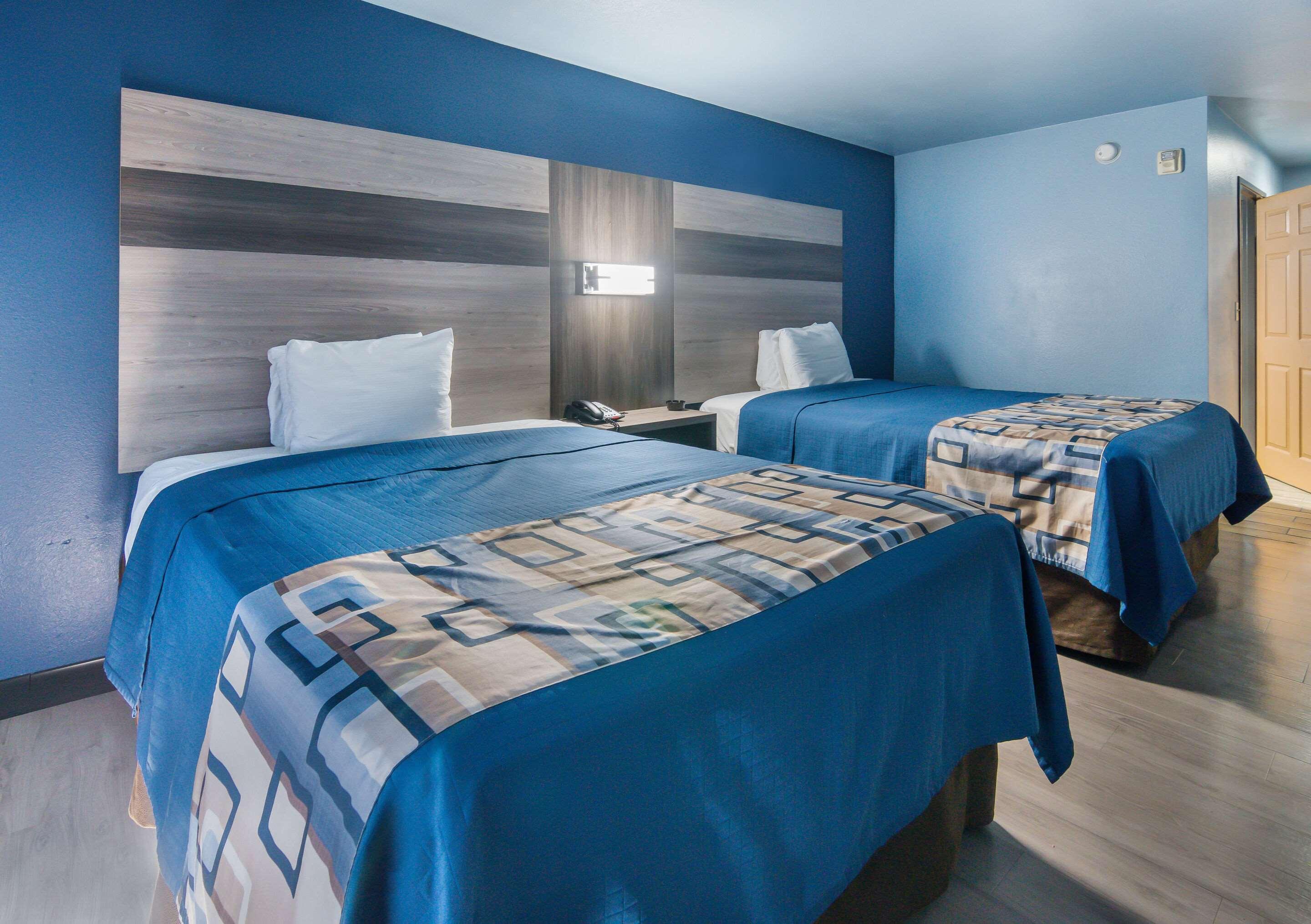 Double Two Queen Beds Non Smoking