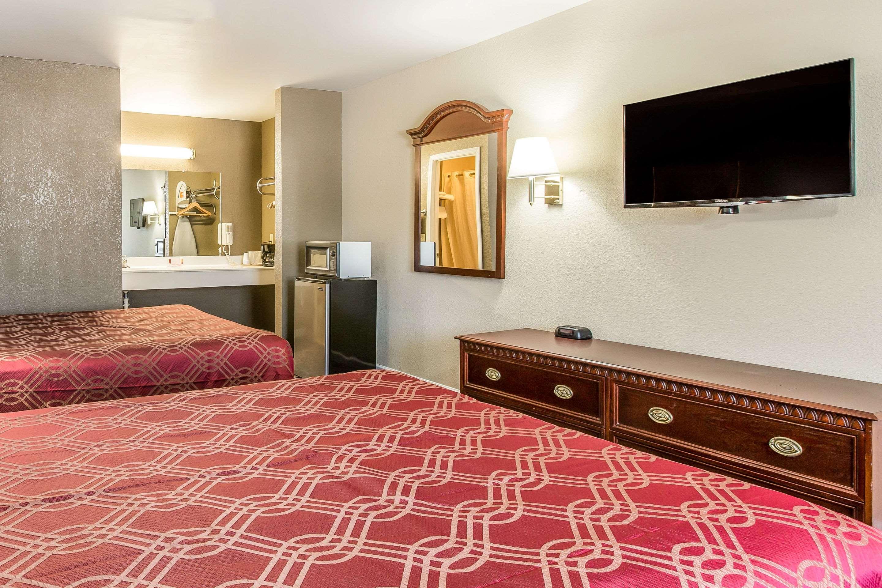 Quadruple Two Queen Beds Non Smoking