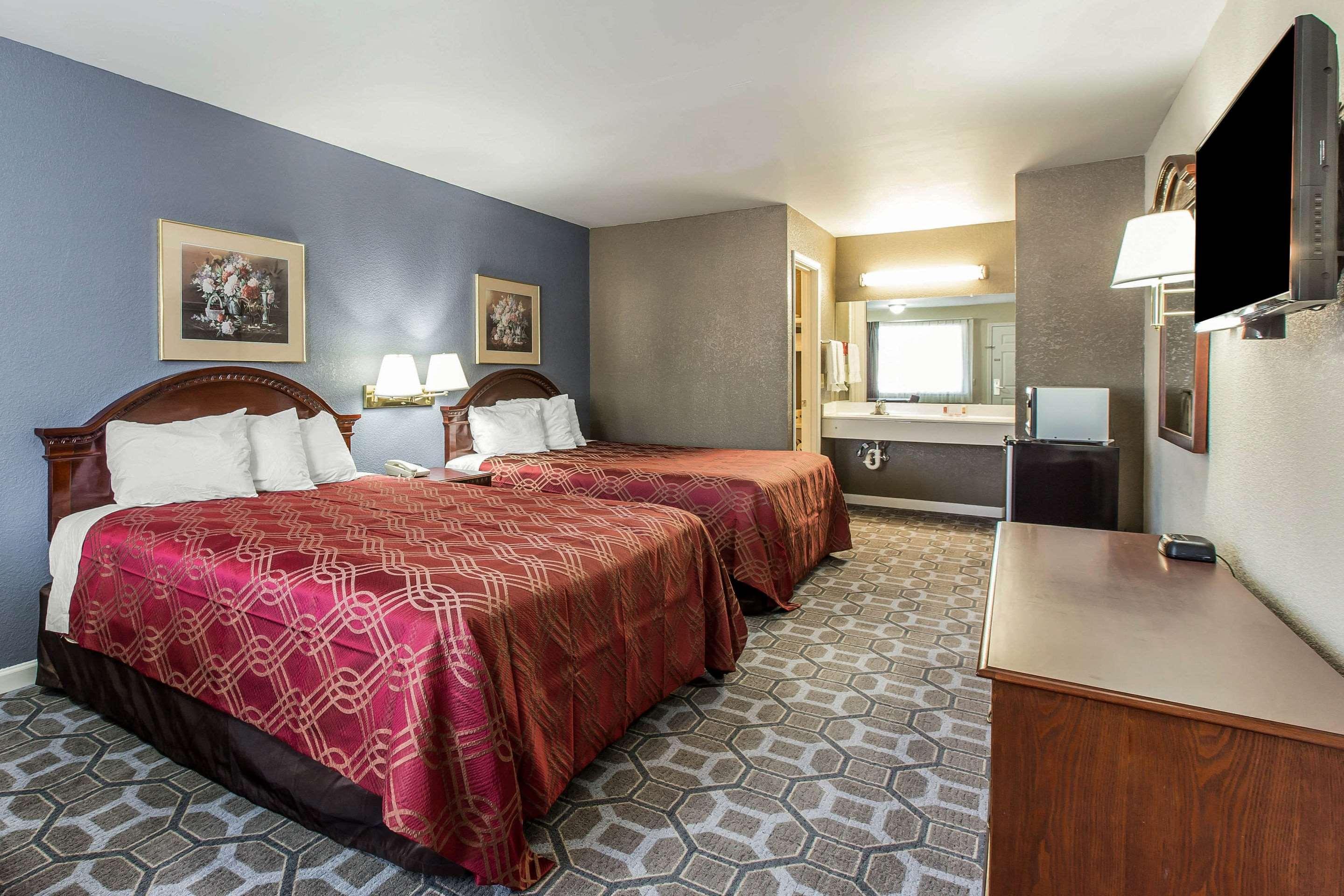 Quadruple Two Queen Beds Non Smoking