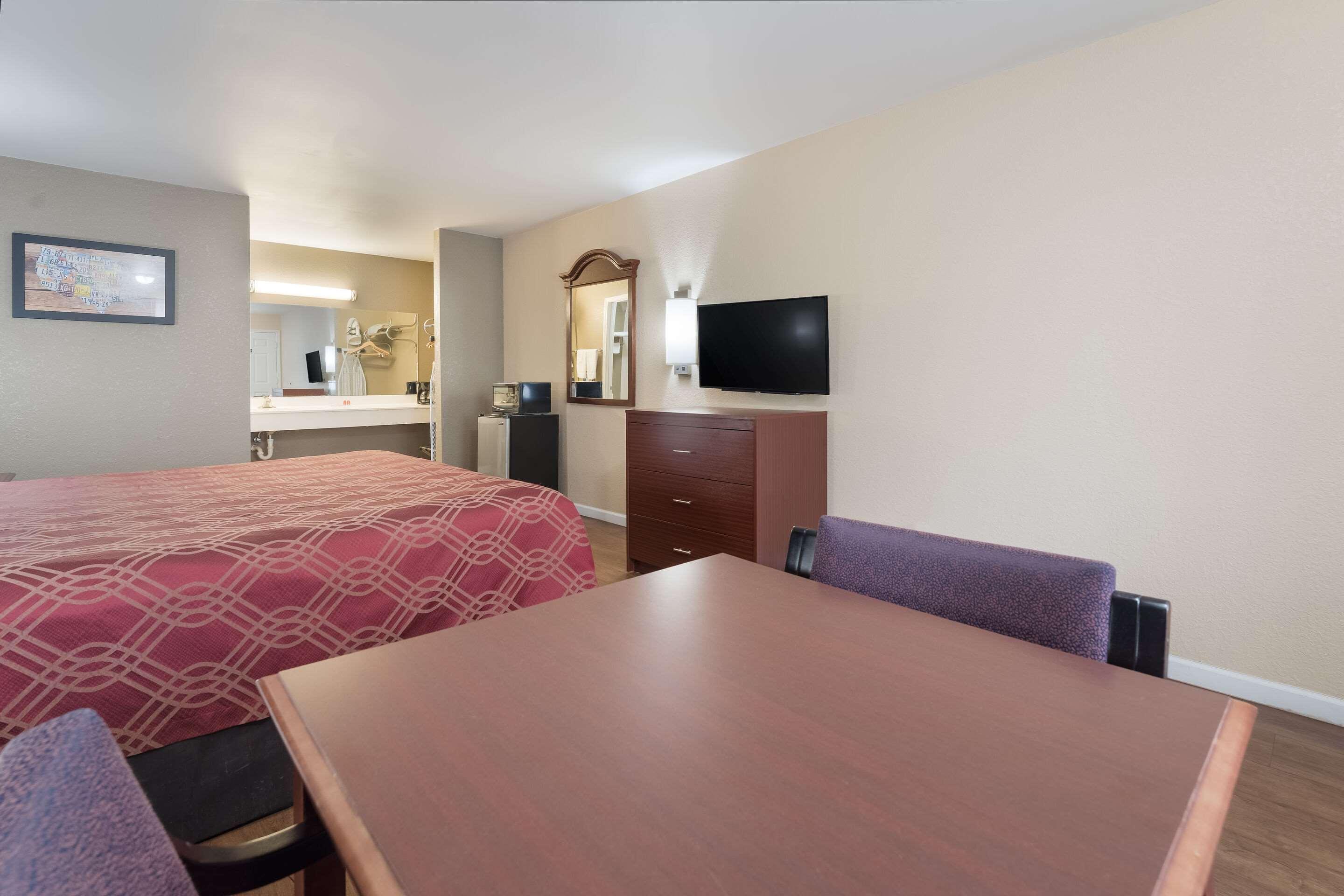 Double King Bed Non Smoking