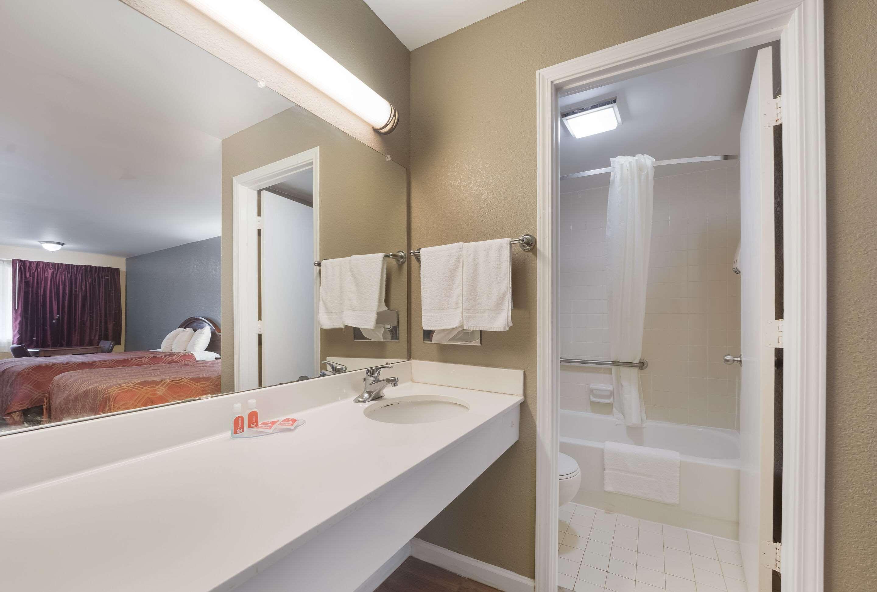 Quadruple Two Queen Beds Non Smoking