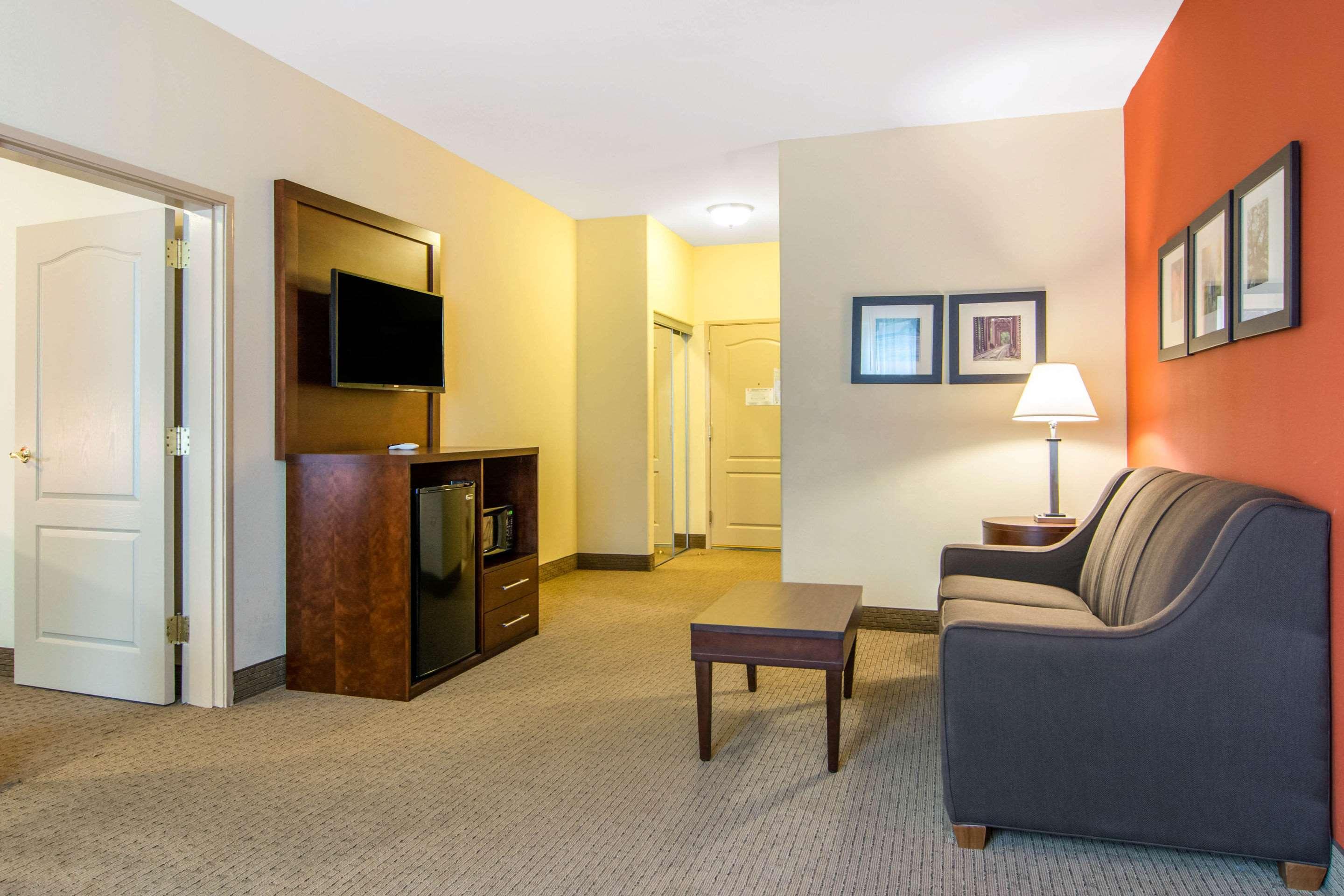 Suite Two Queen Beds