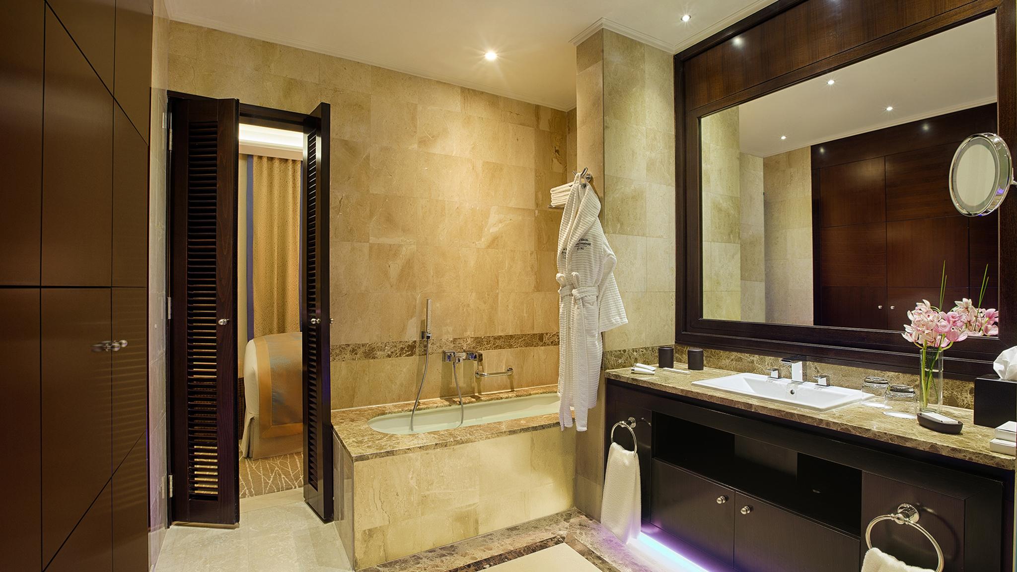 Double Deluxe Pool View