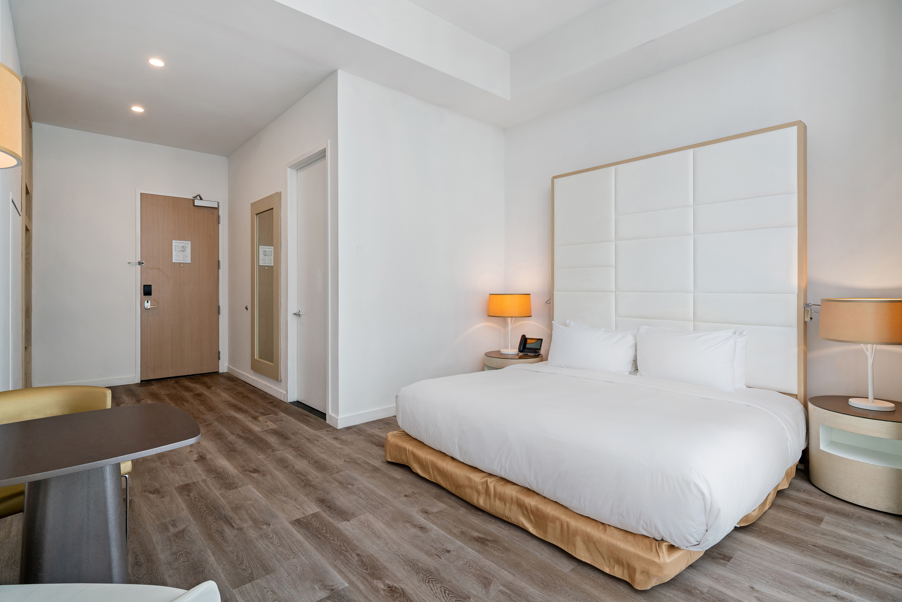 Single City View King Bed