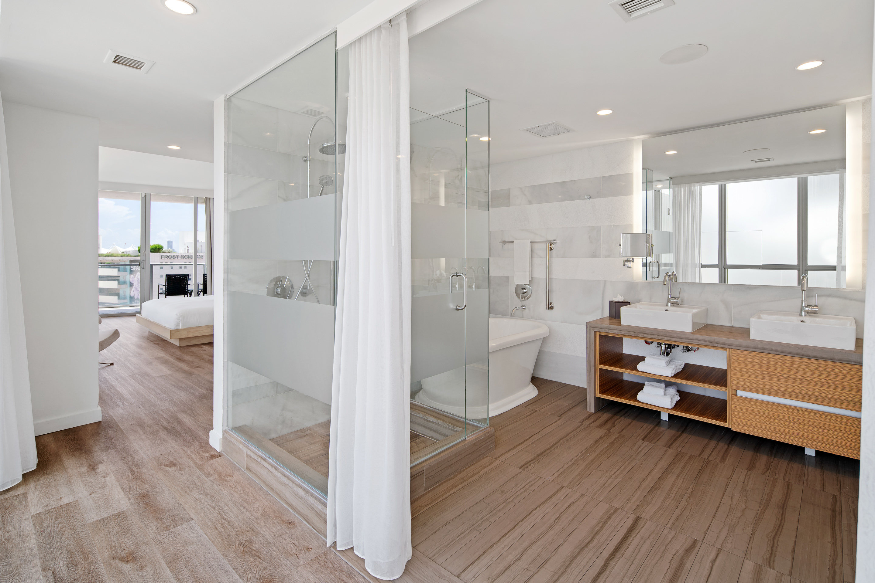 Junior Suite Bay View King Bed