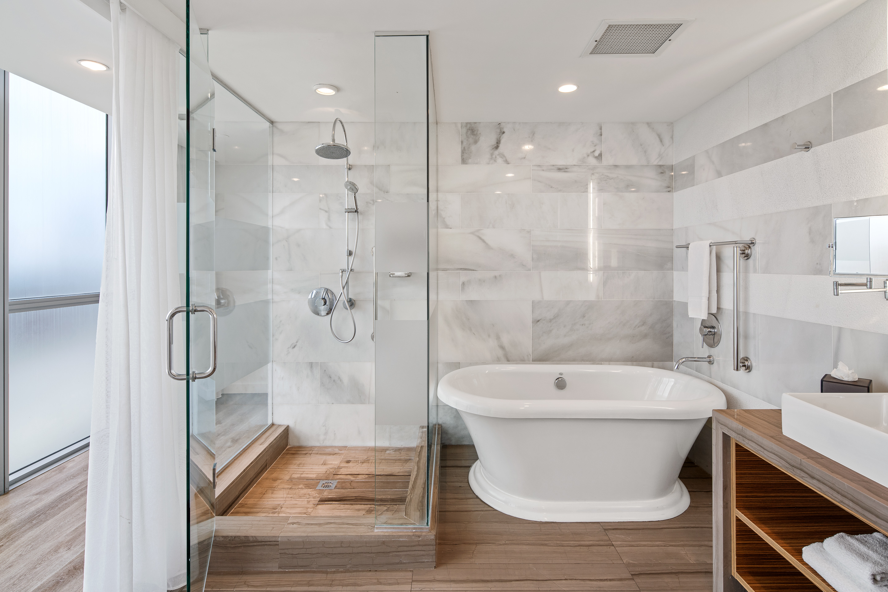 Junior Suite Bay View King Bed