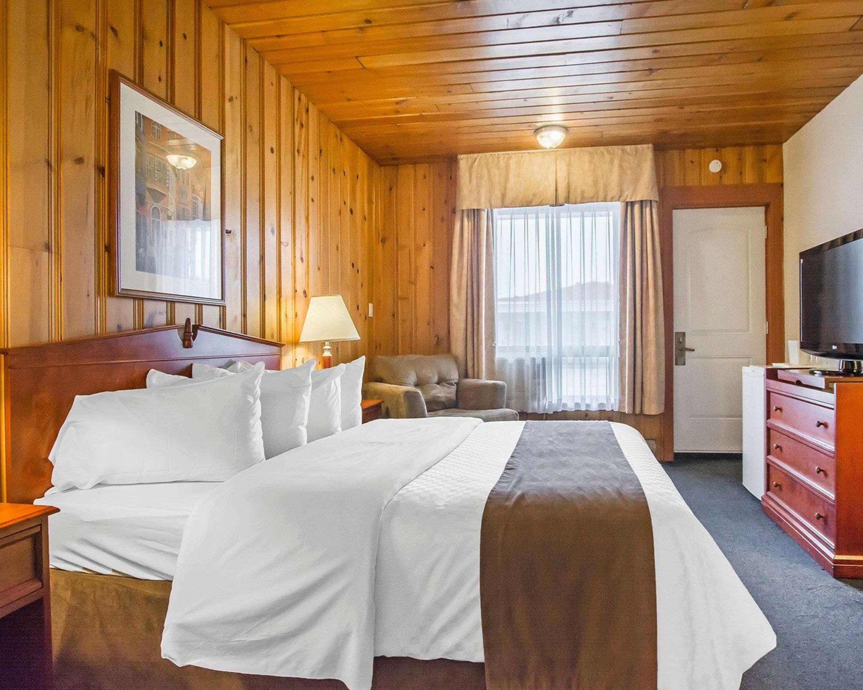 Double Queen Bed Non Smoking