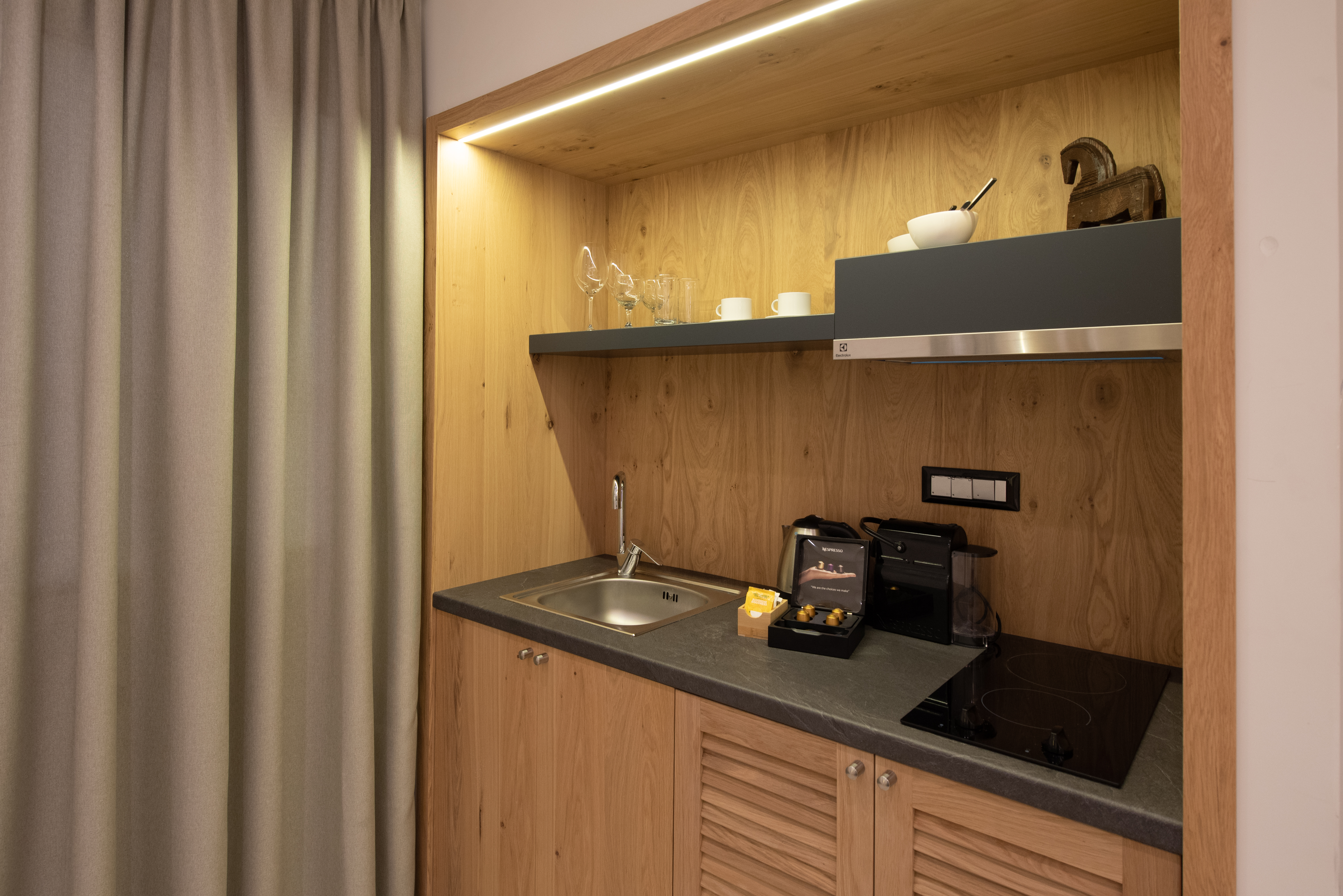 Studio Deluxe Capacity 2