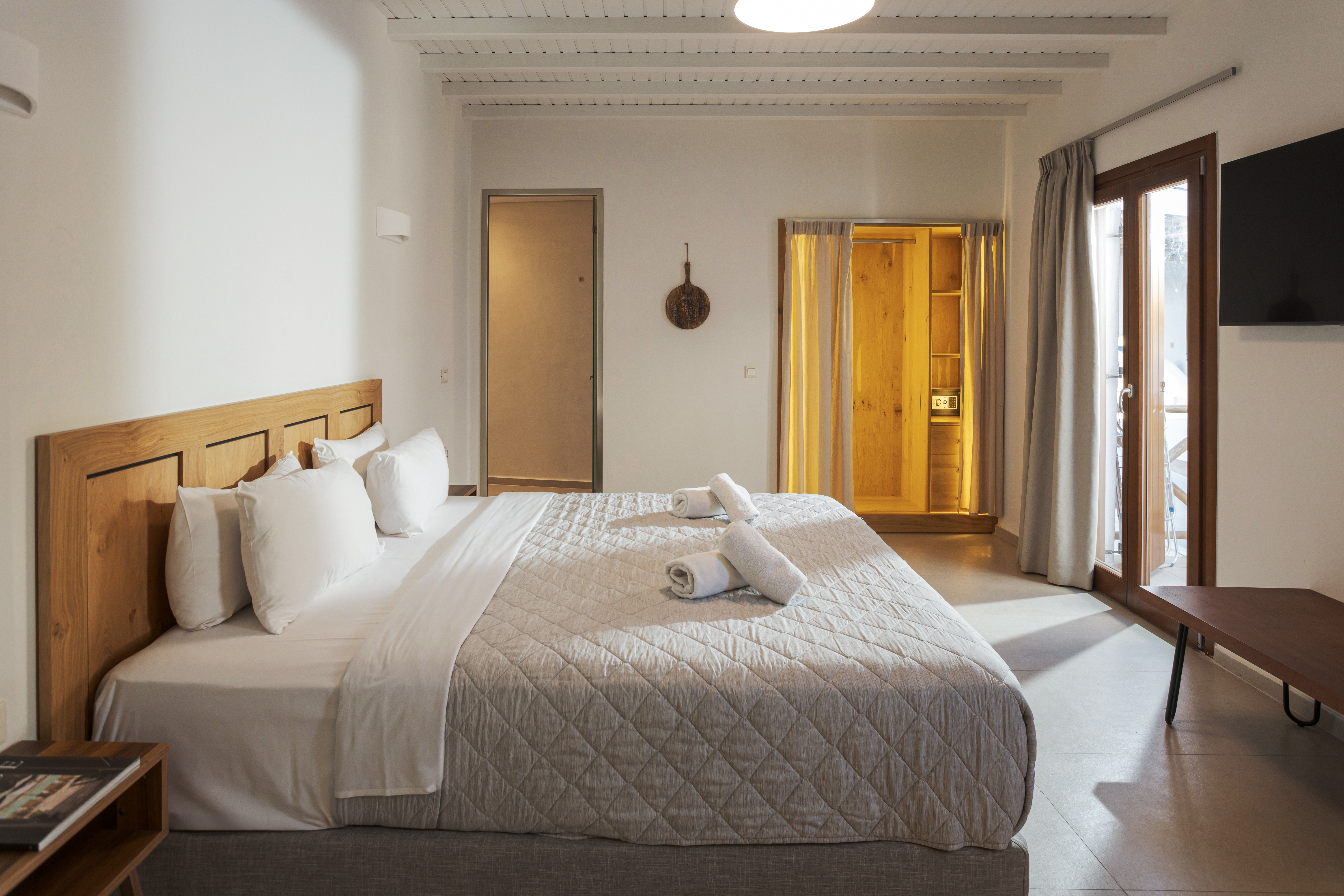 Studio Deluxe Capacity 2