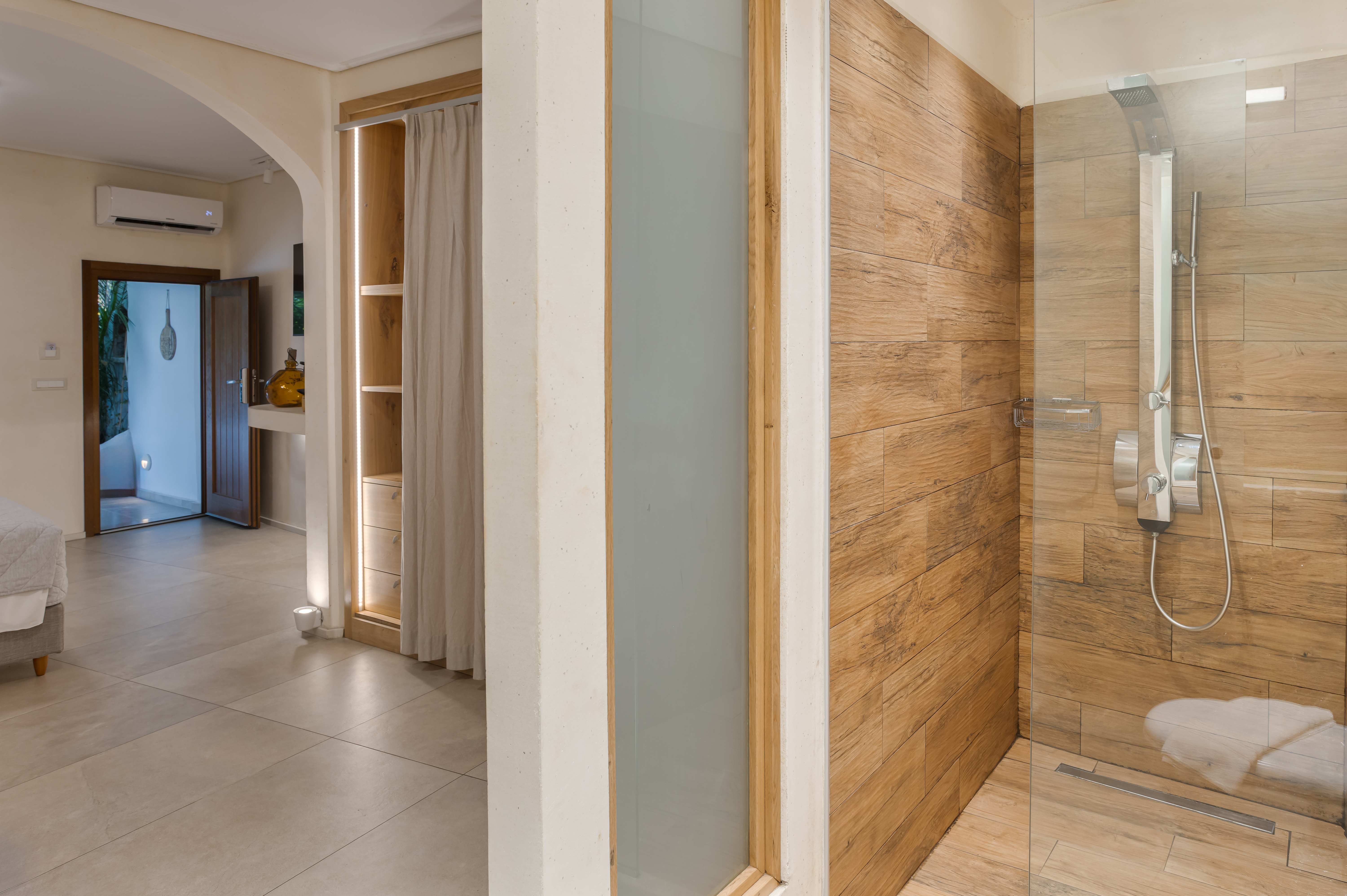 Studio Deluxe Capacity 2