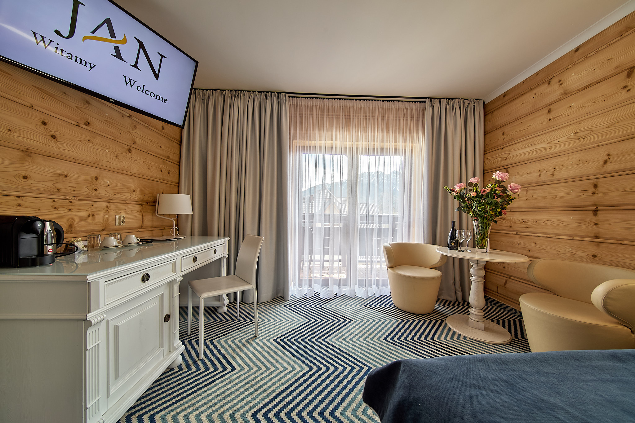 Double Deluxe One Bed