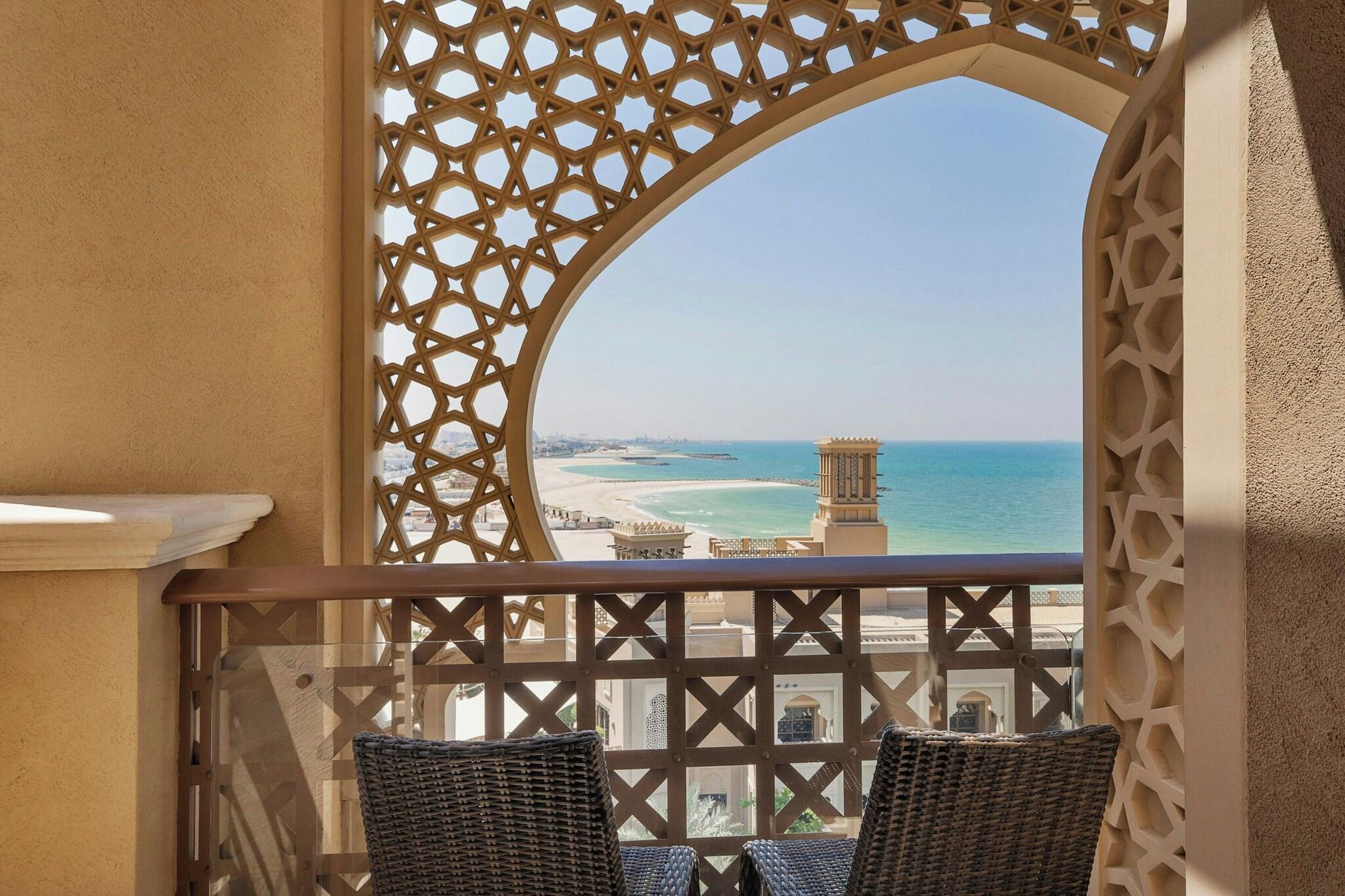 Double Deluxe King Bed