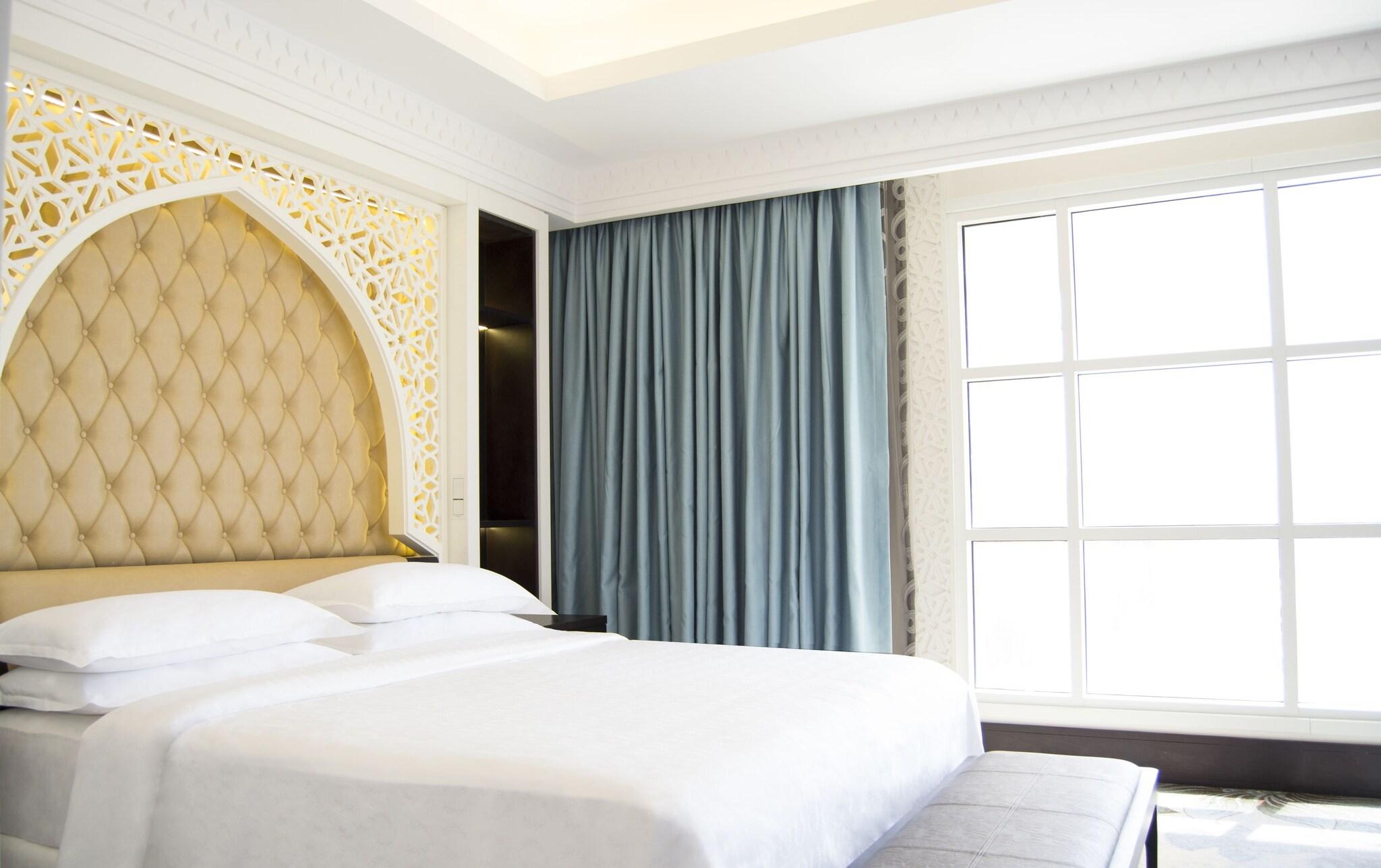 Double Deluxe King Bed