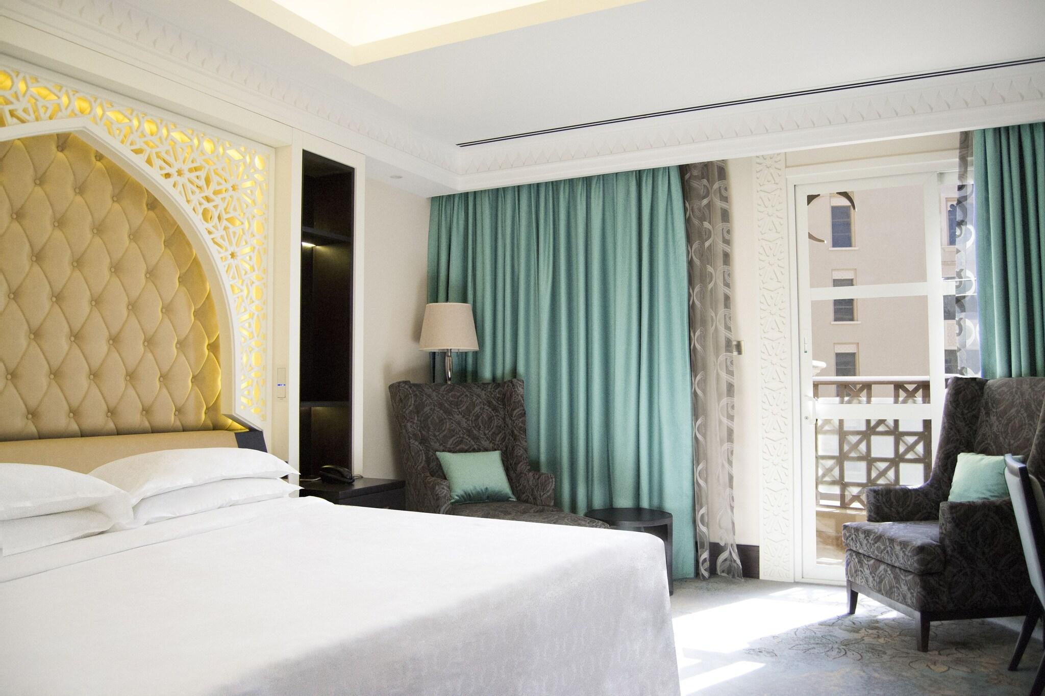 Double Deluxe King Bed