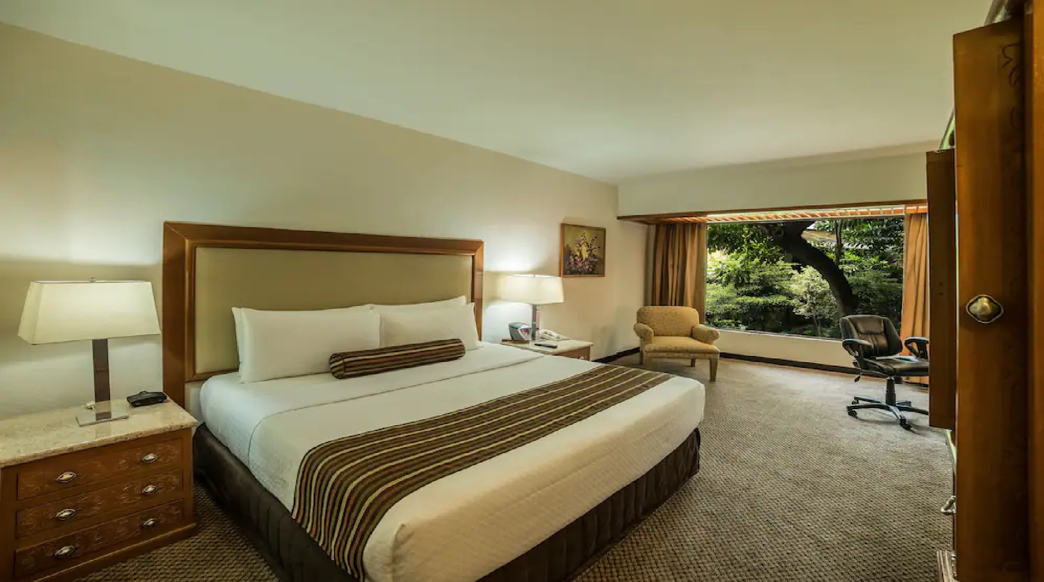 Double Club King Bed