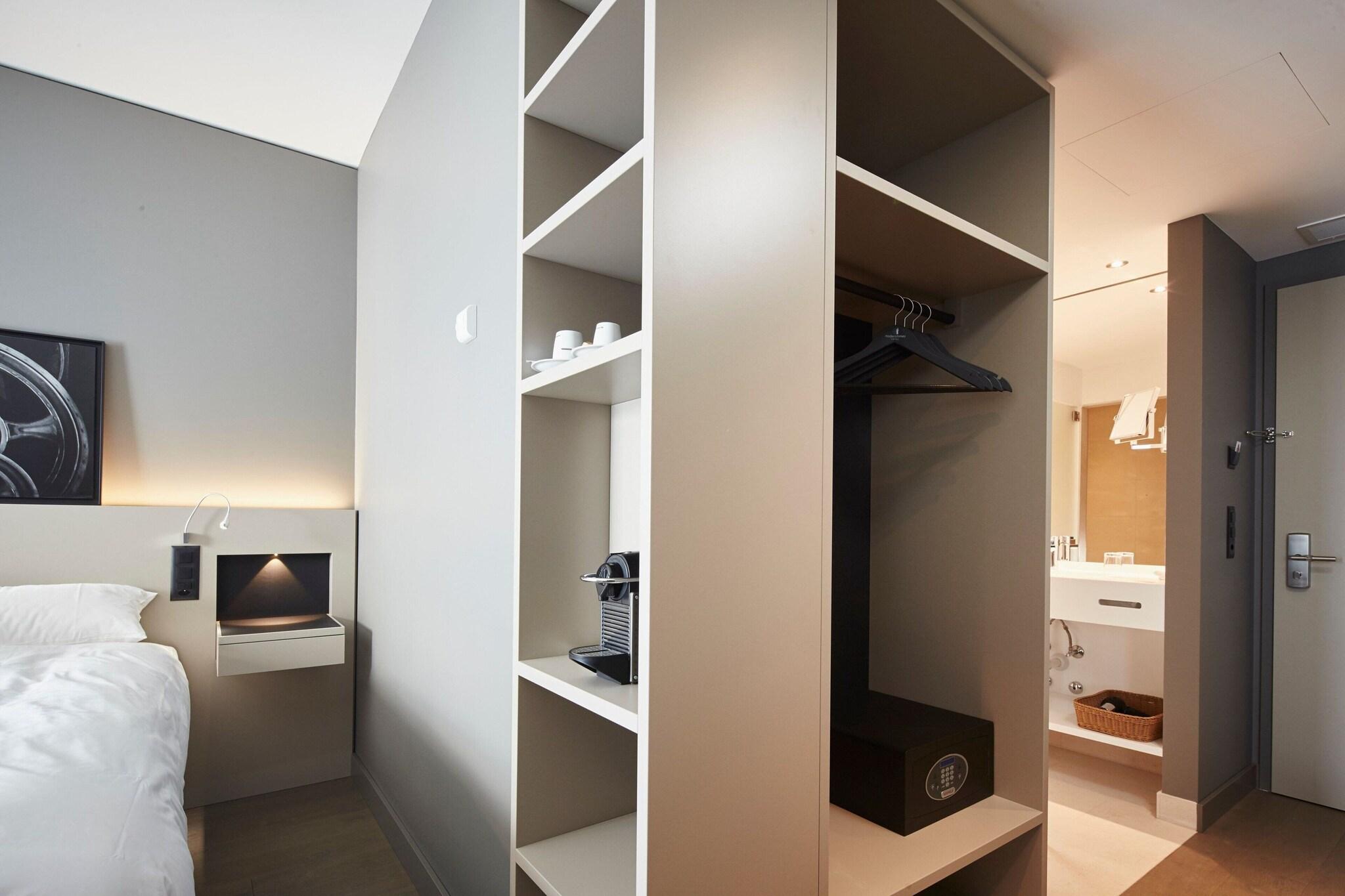 Double City View King Bed