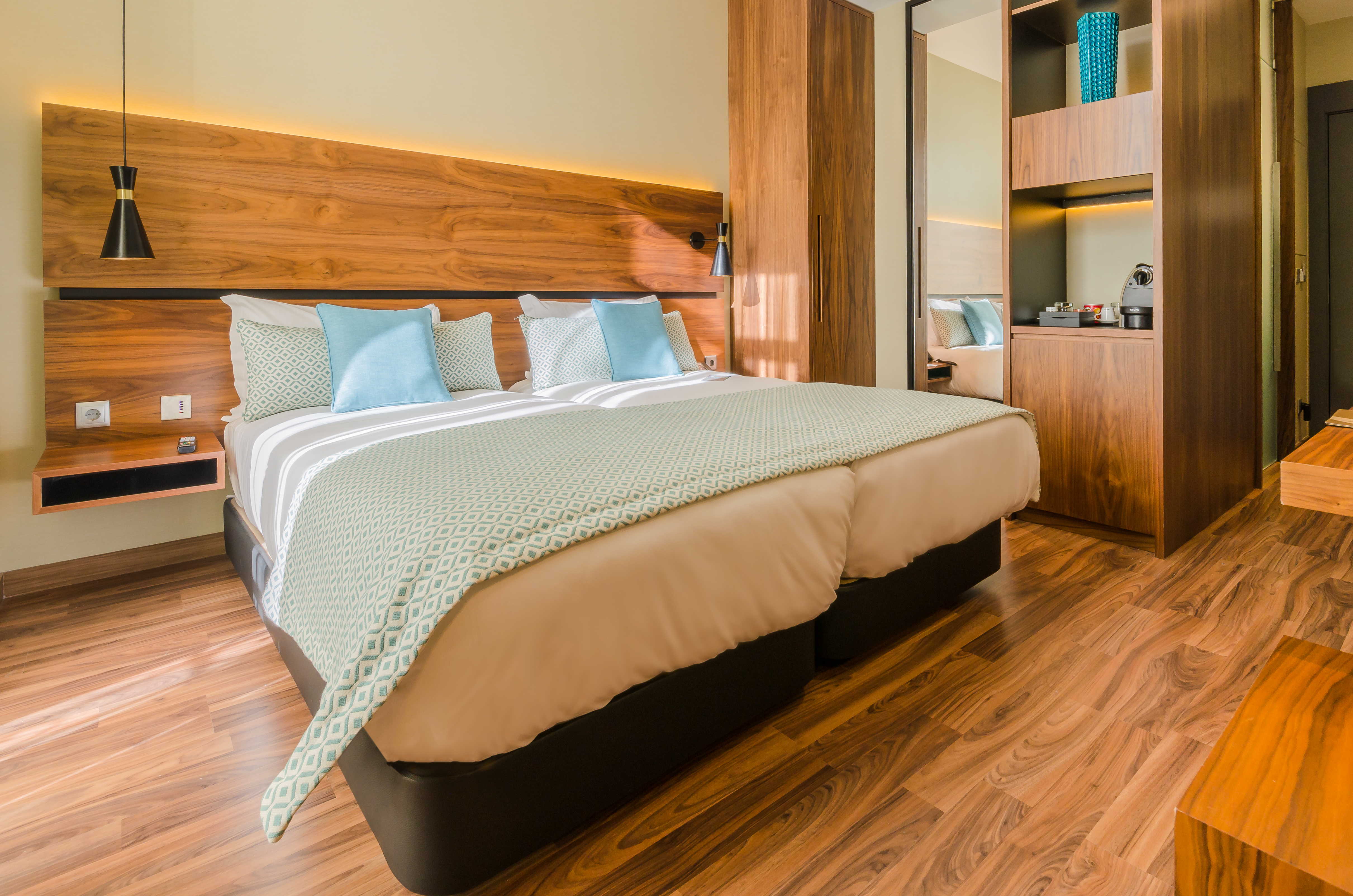 Double Connecting Room