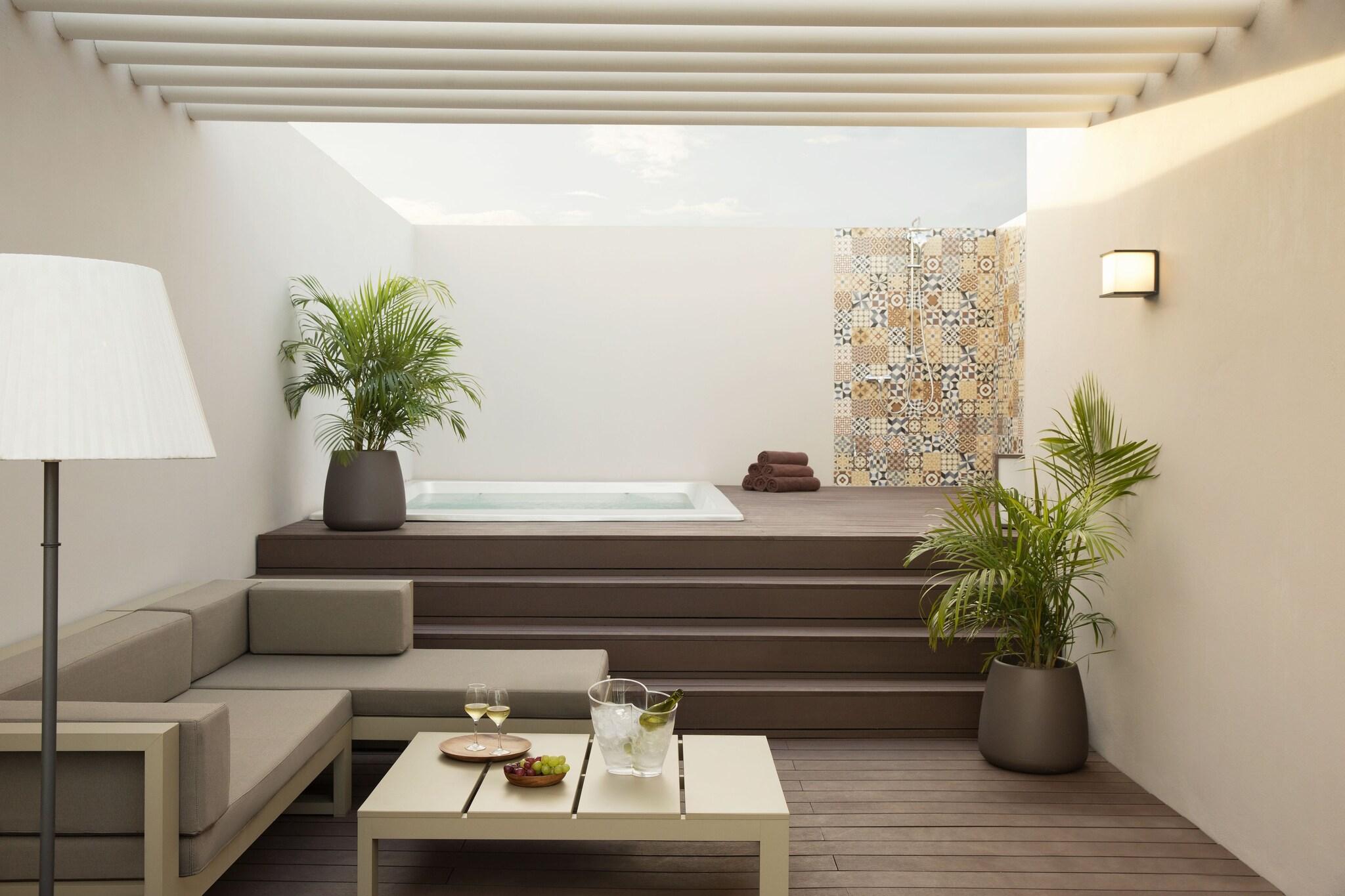 Suite Club with Views