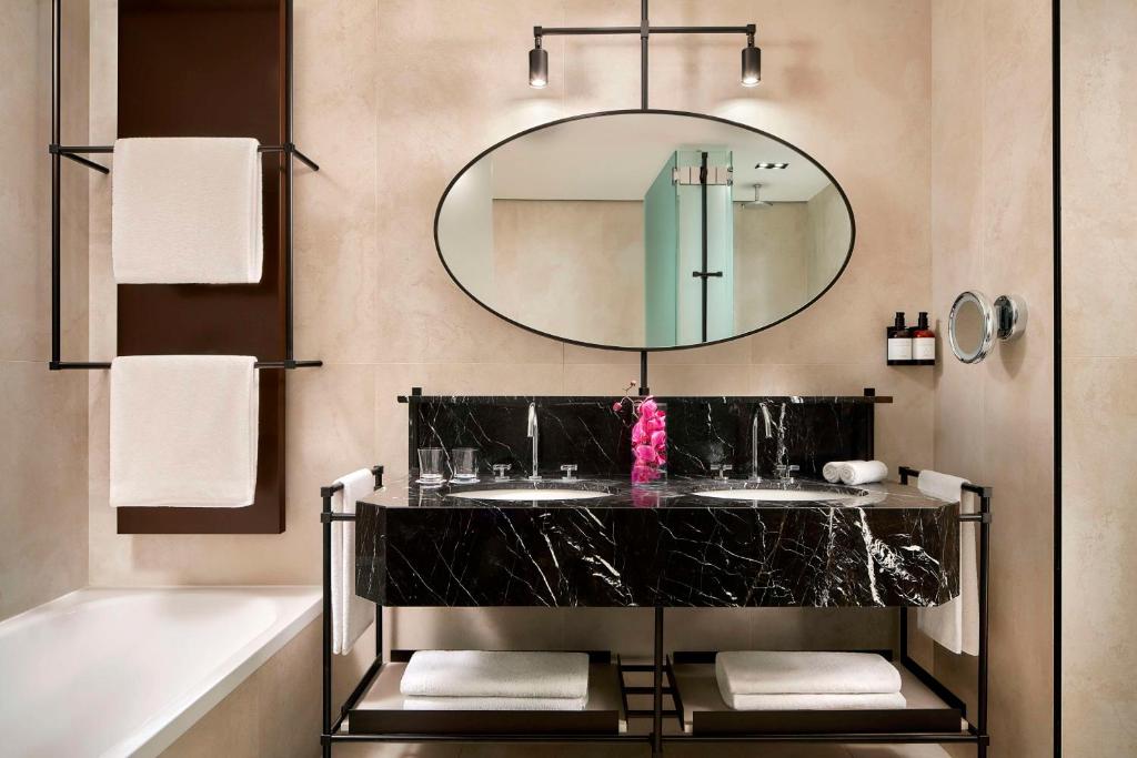 Family Room Connecting Room