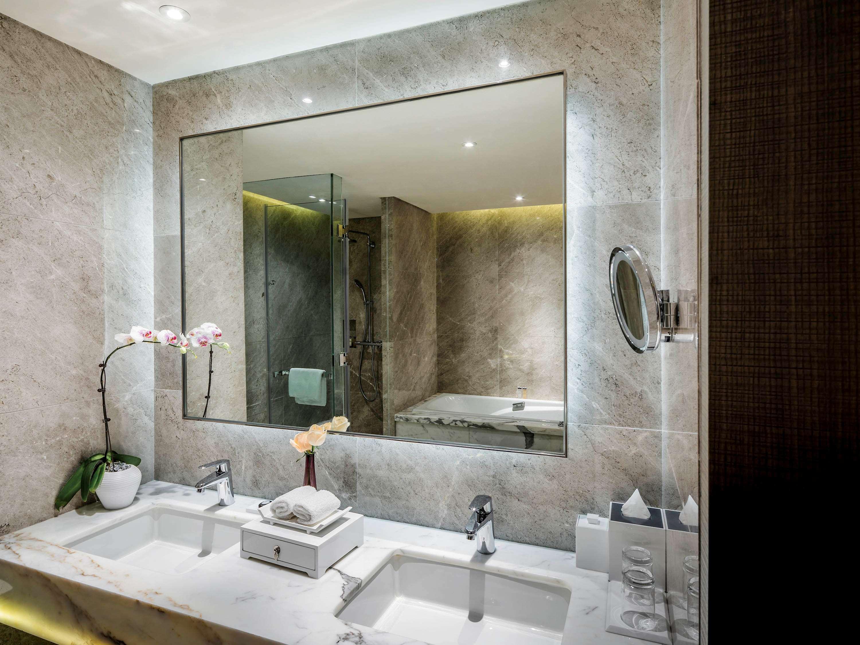 Double Deluxe King Bed