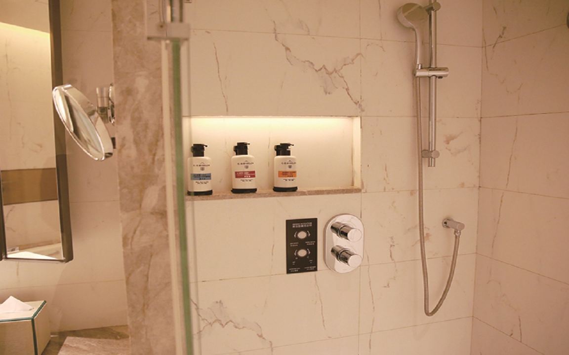 Suite Deluxe King Bed