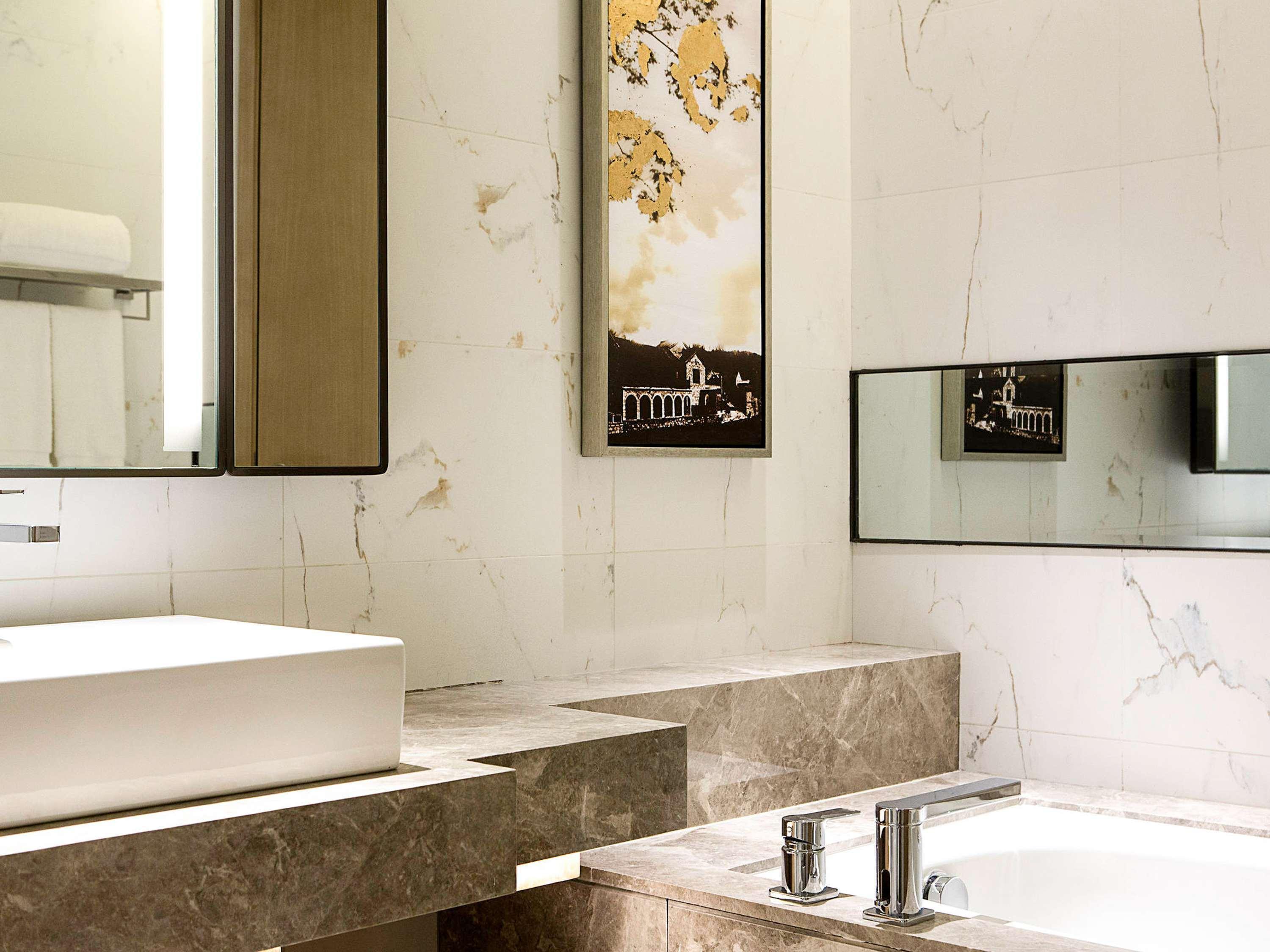 Twin Deluxe Executive