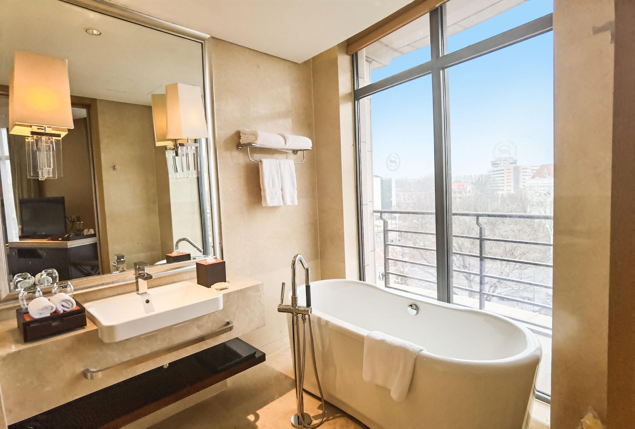 Double City View King Bed