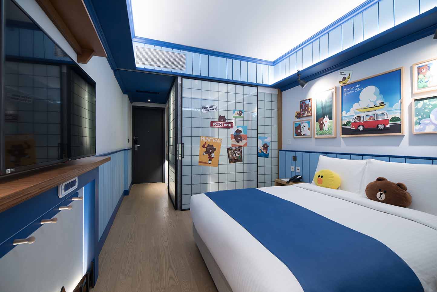 Double Queen Size Bed