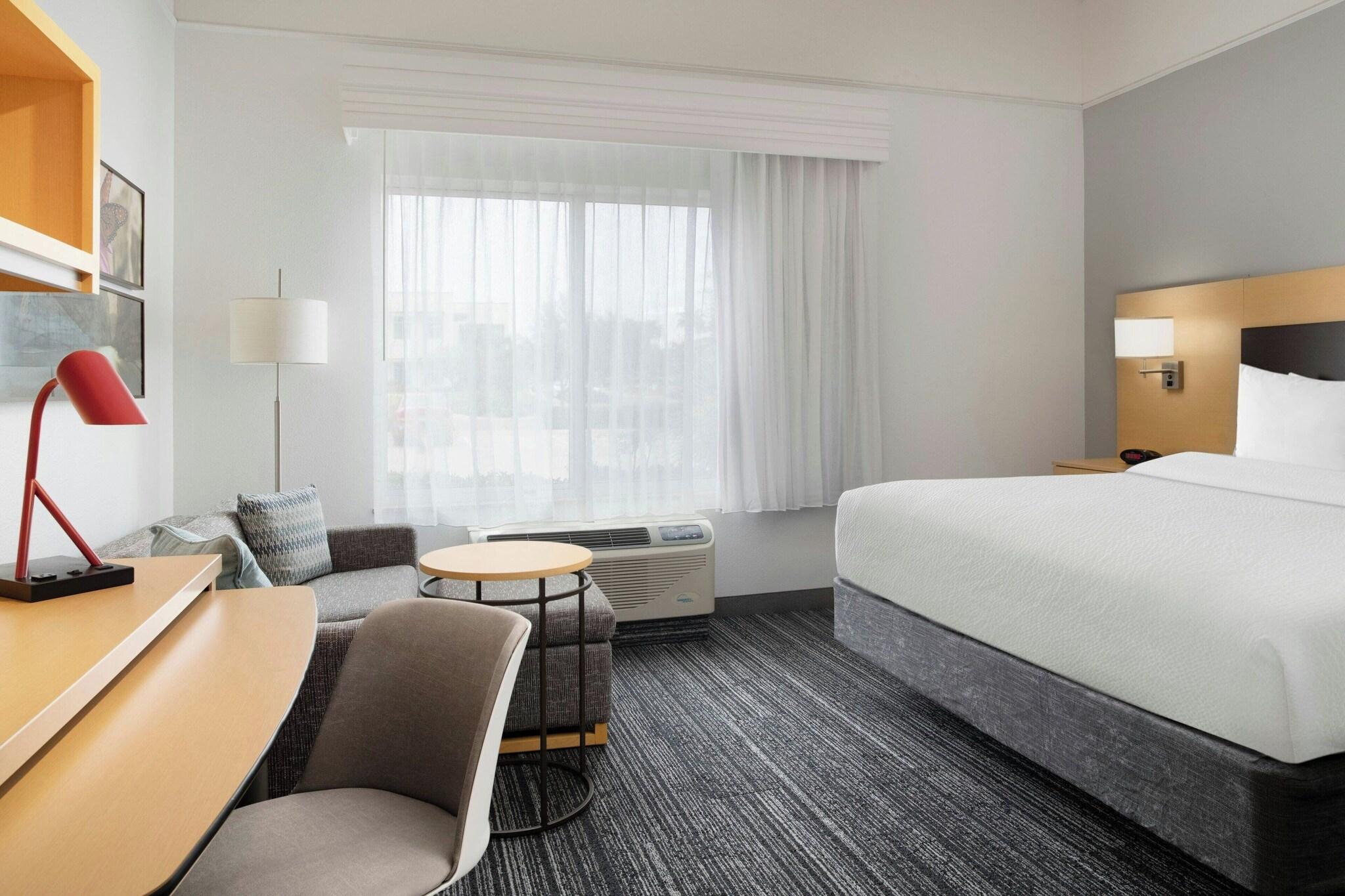 Studio City View King Bed