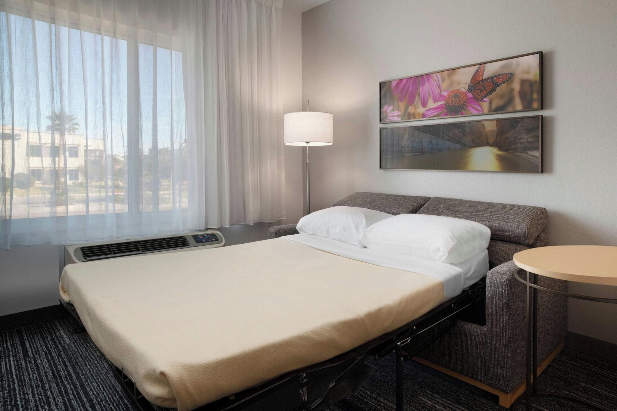 Studio City View King Bed