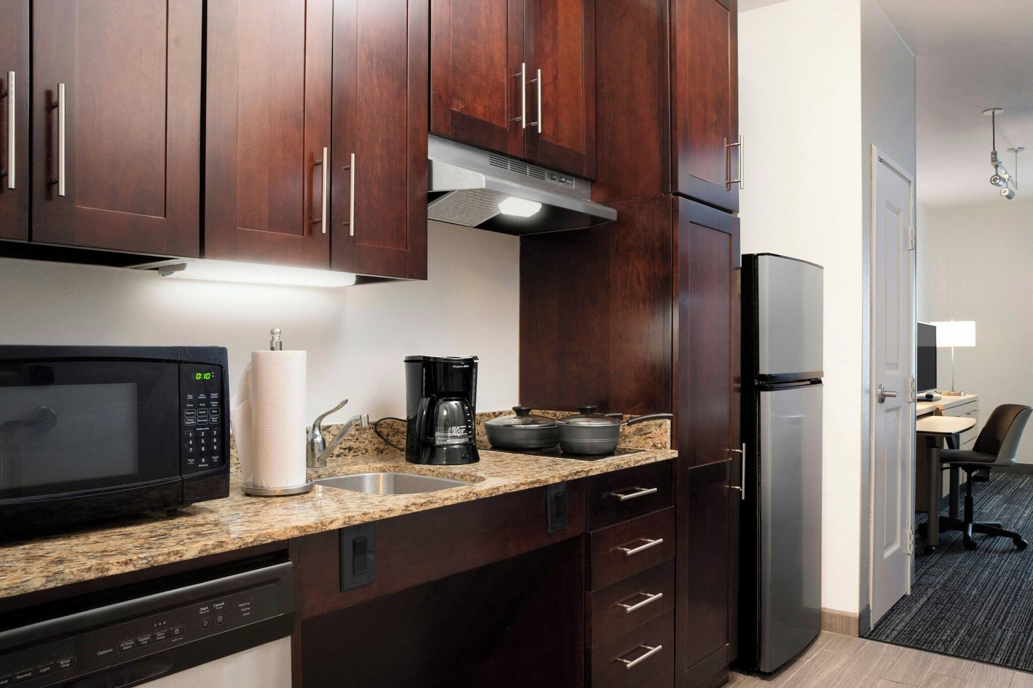 Studio City View King Bed