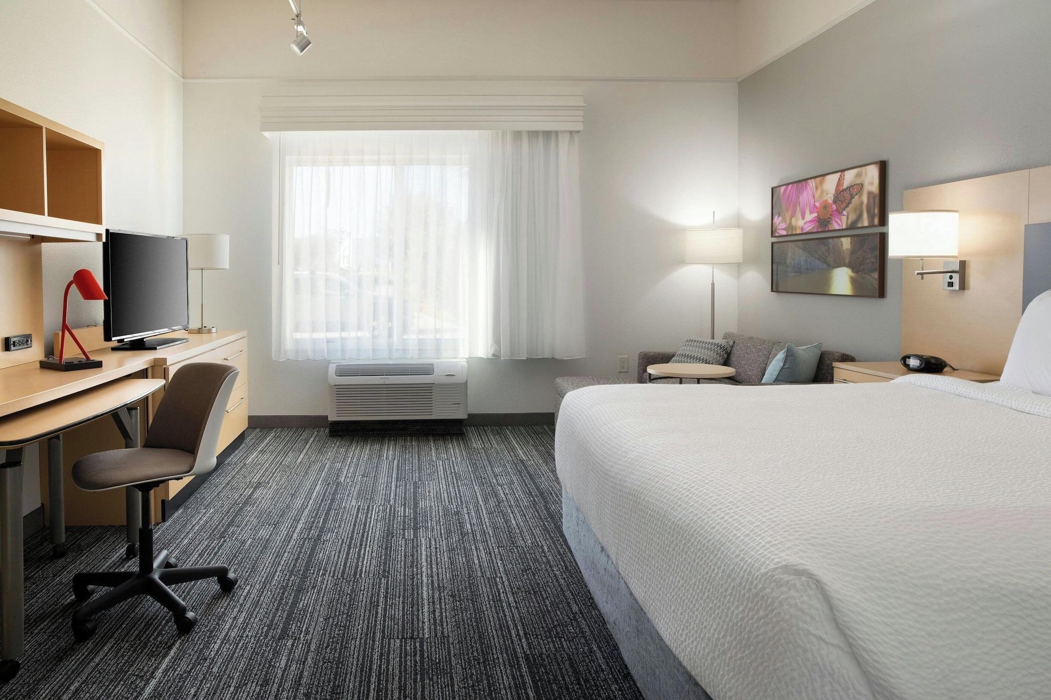 Studio City View King Bed