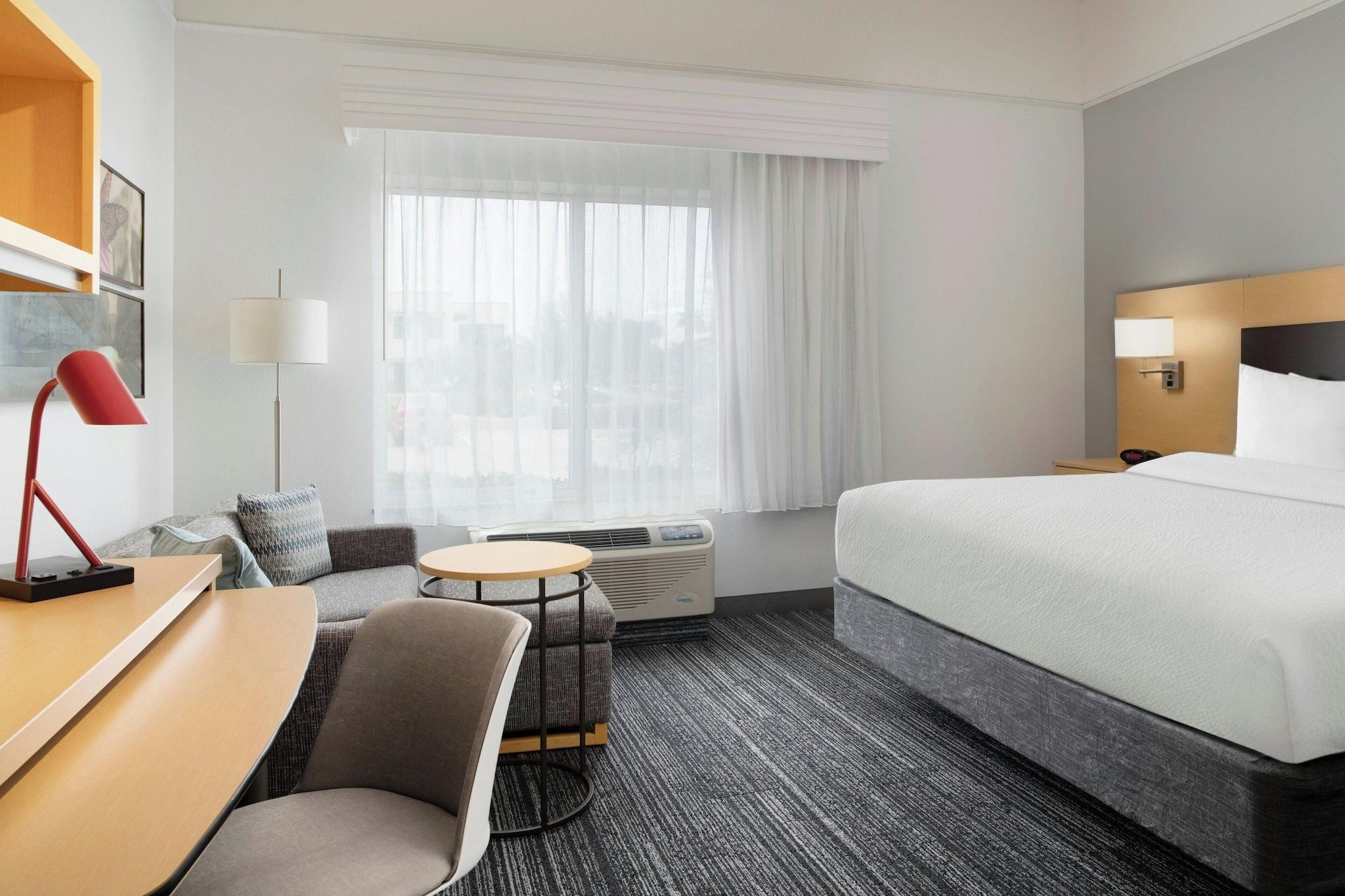 Studio City View King Bed