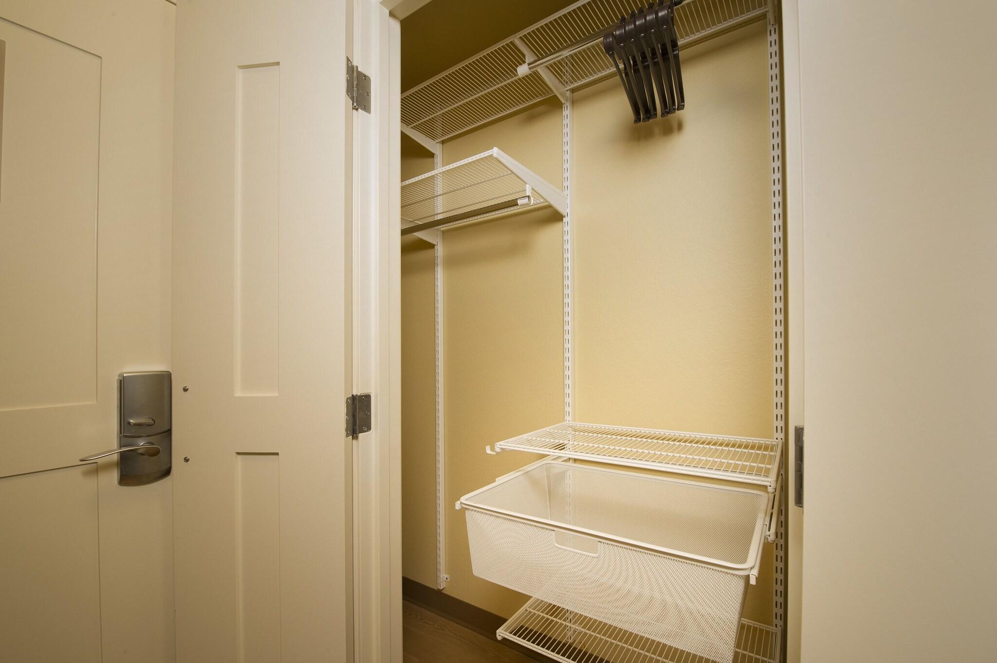 Studio Two Queen Beds