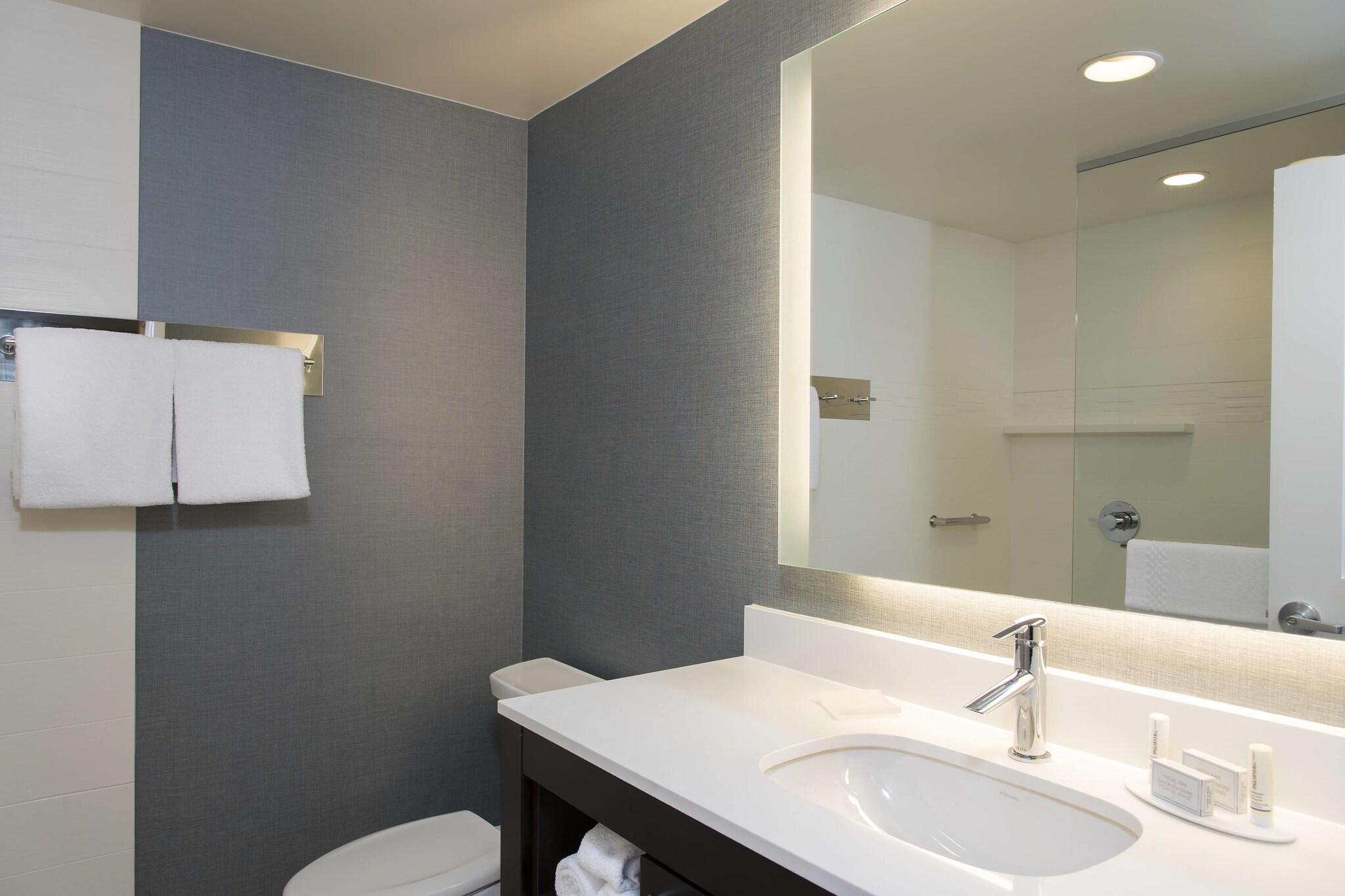 Suite Two Queen Beds One Bedroom