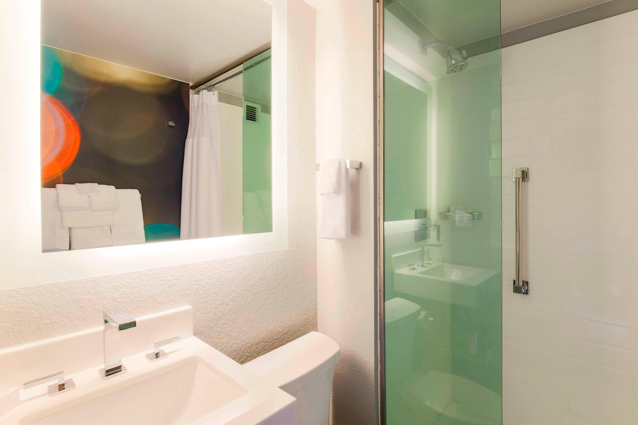 Double City View Queen Bed