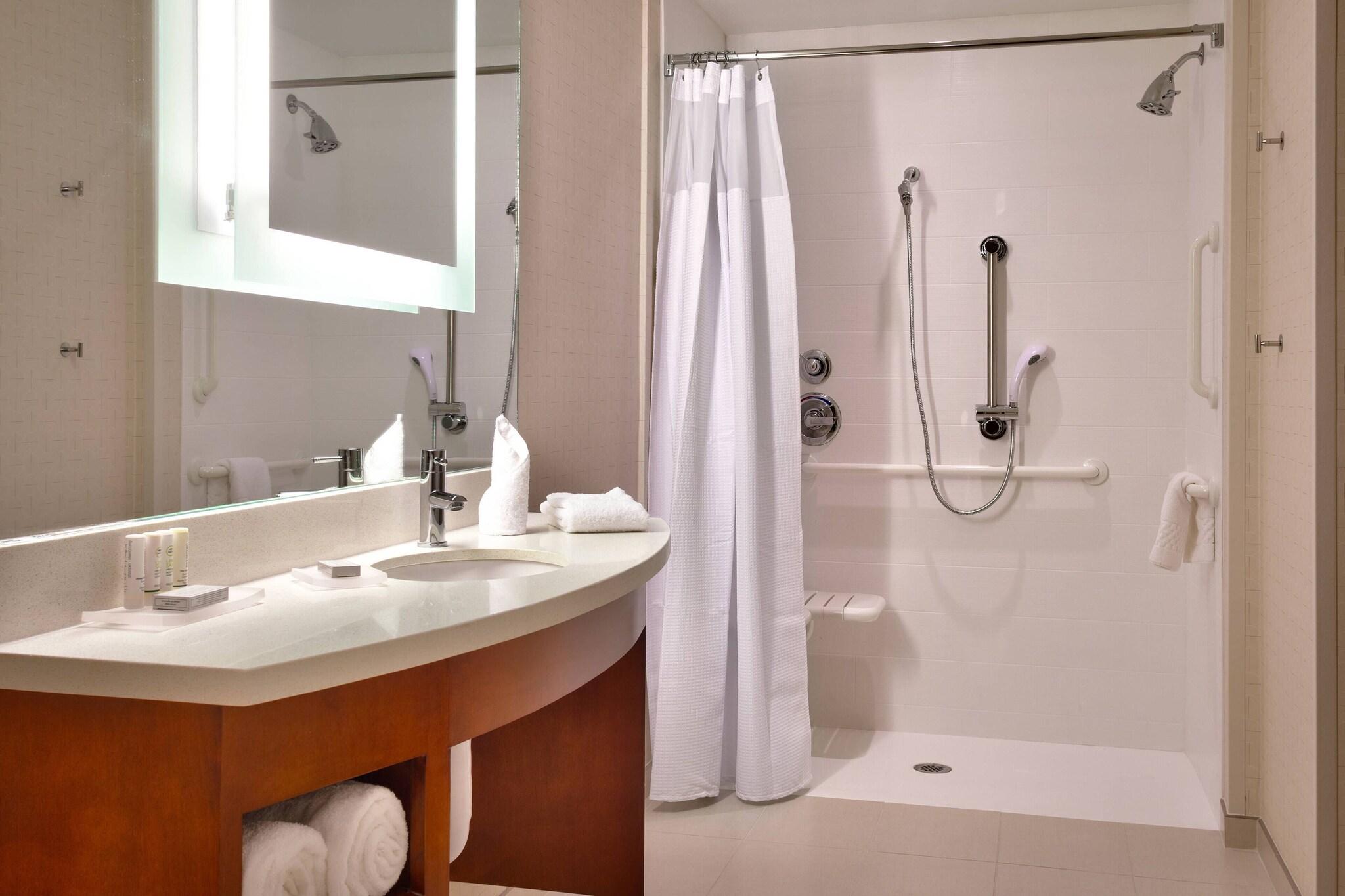 Studio Two Queen Beds