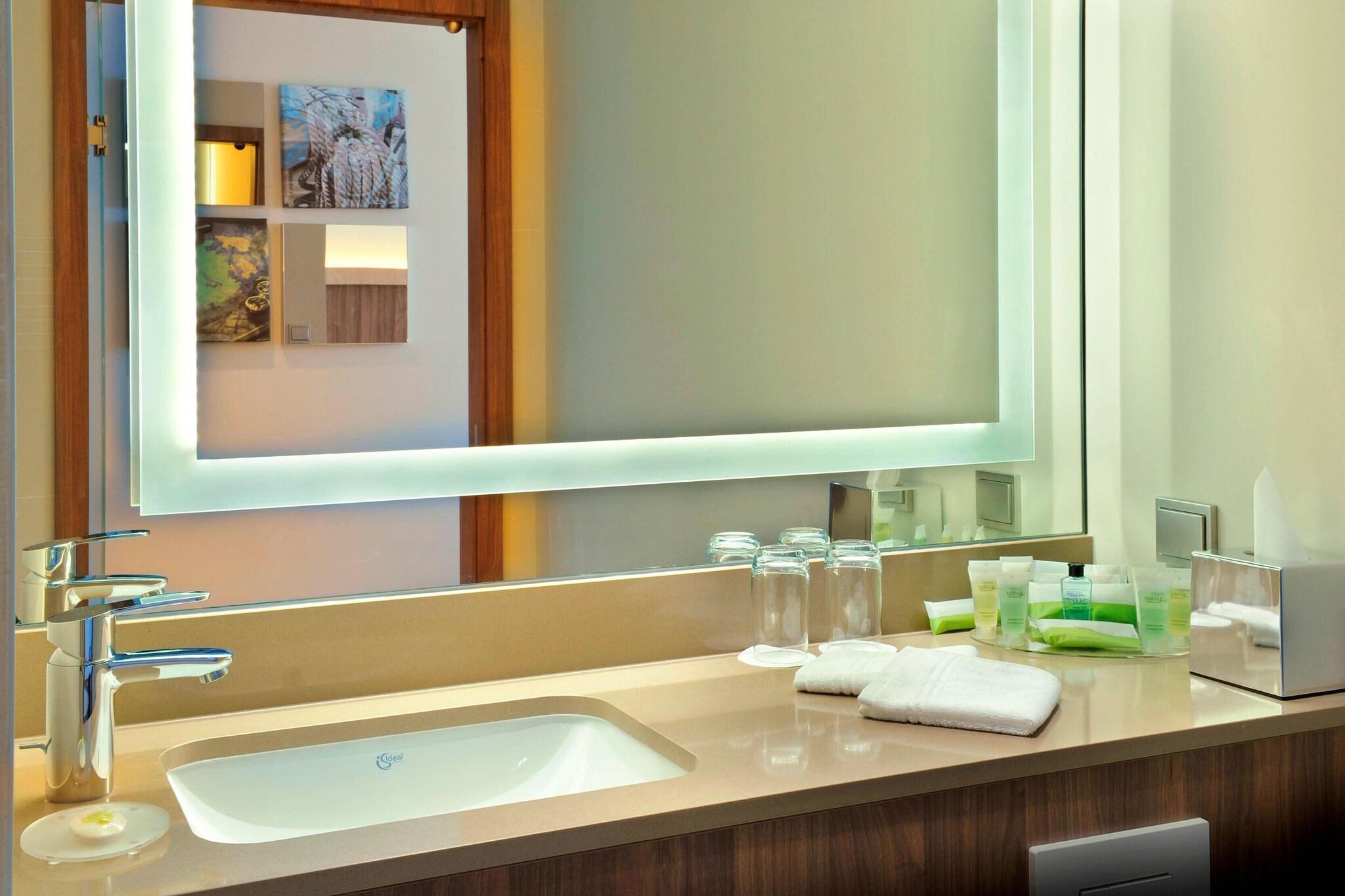 Double Sea View King Bed