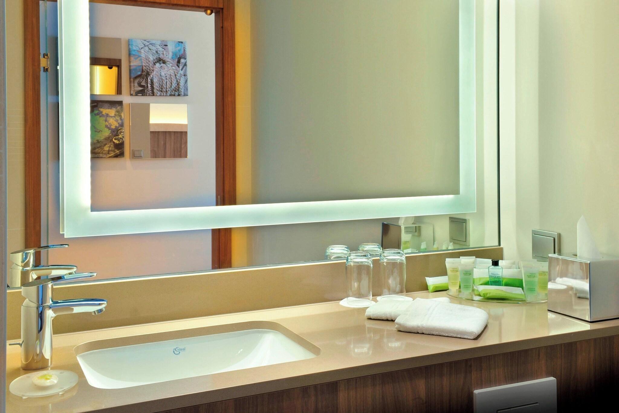 Double Sea View King Bed