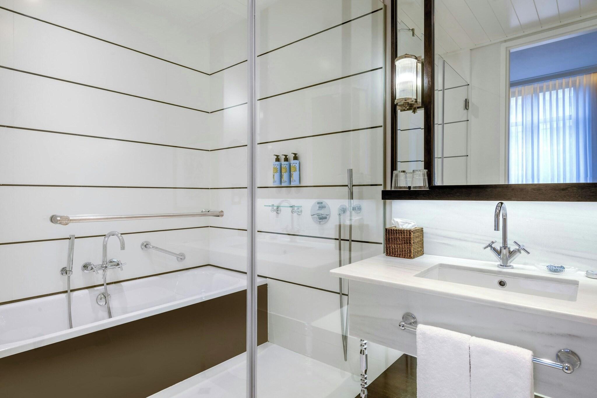 Junior Suite City View One Bedroom