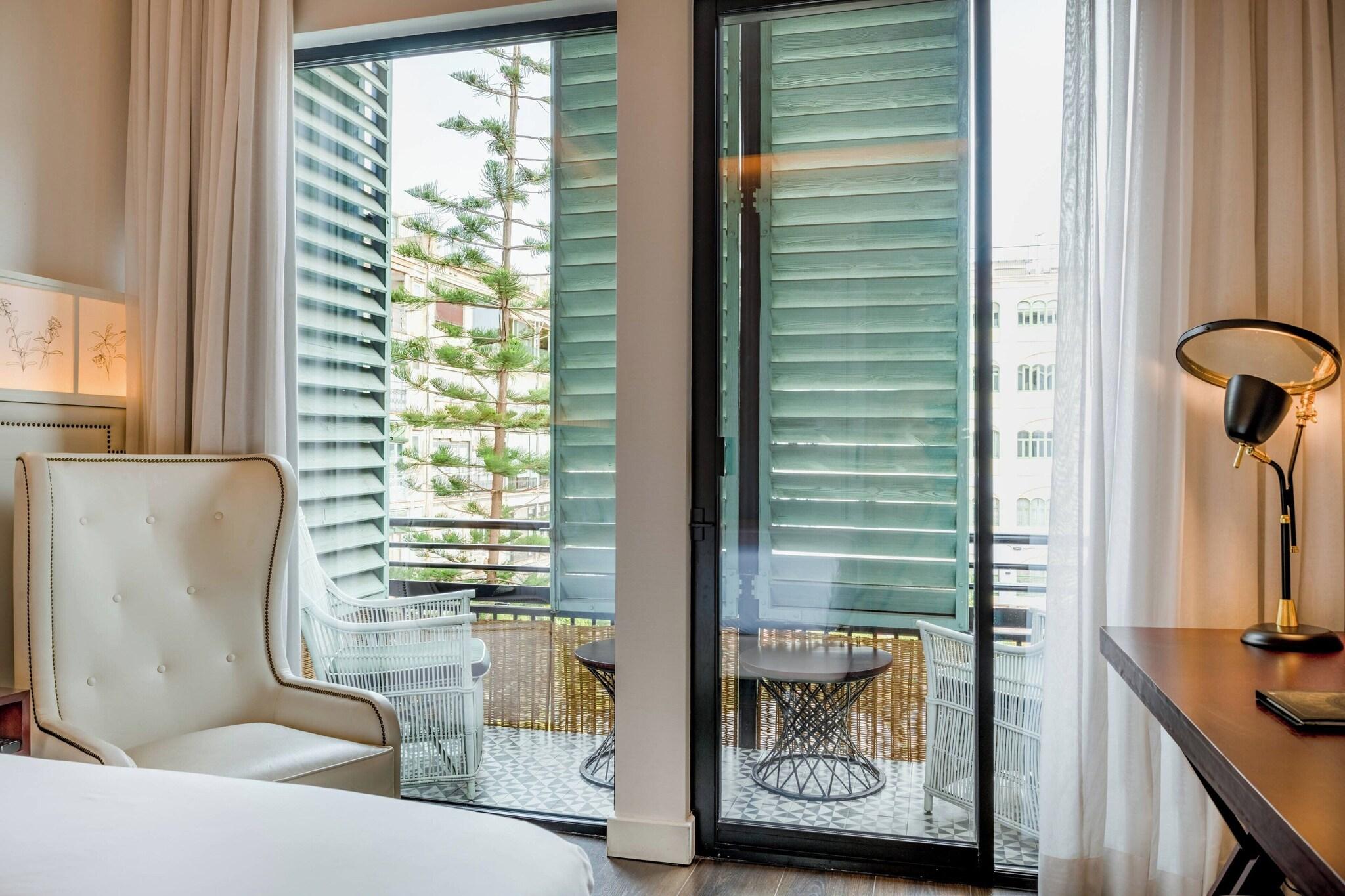 Twin Deluxe with Views