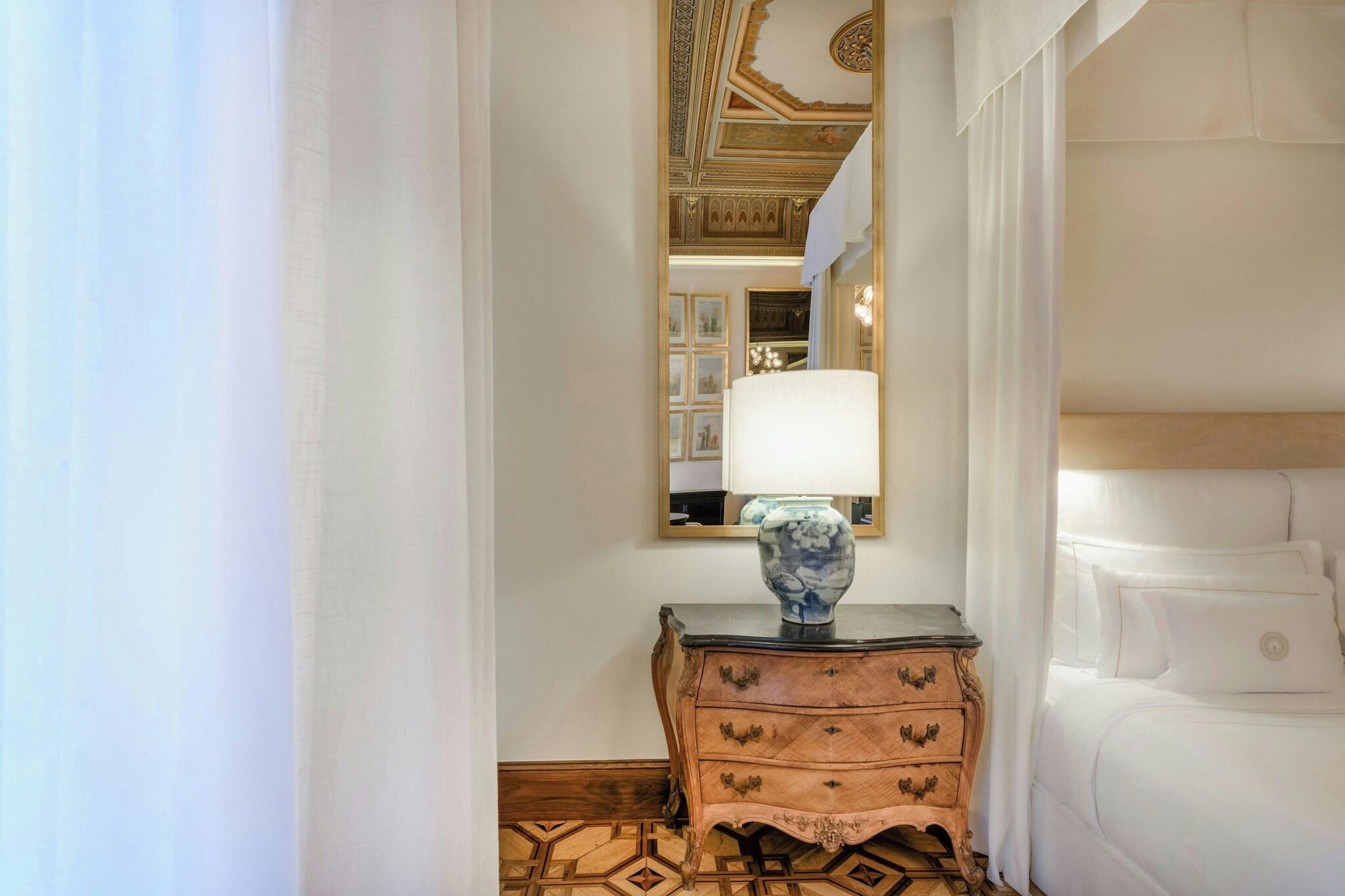 Suite City View King Bed