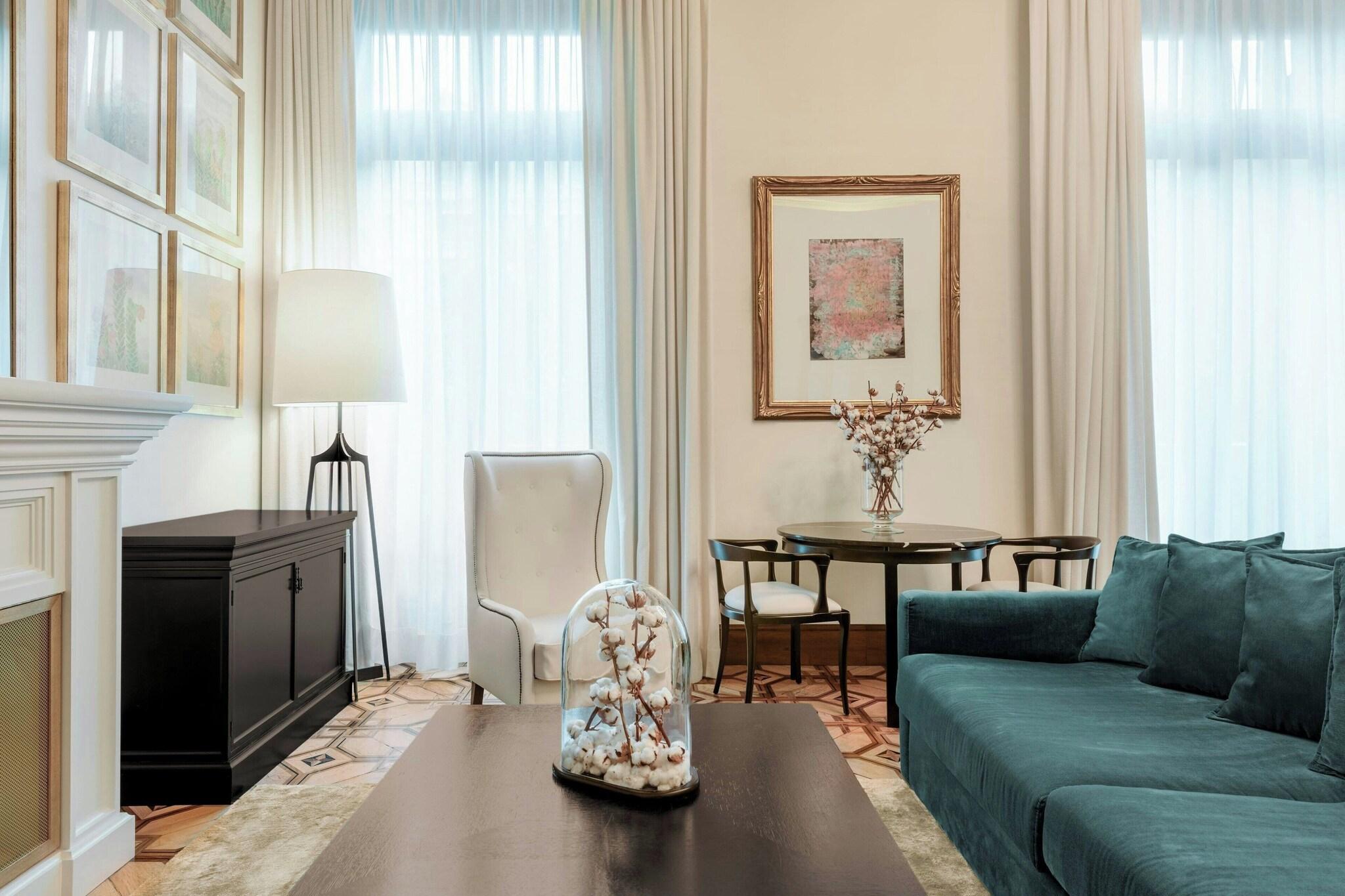 Suite City View King Bed