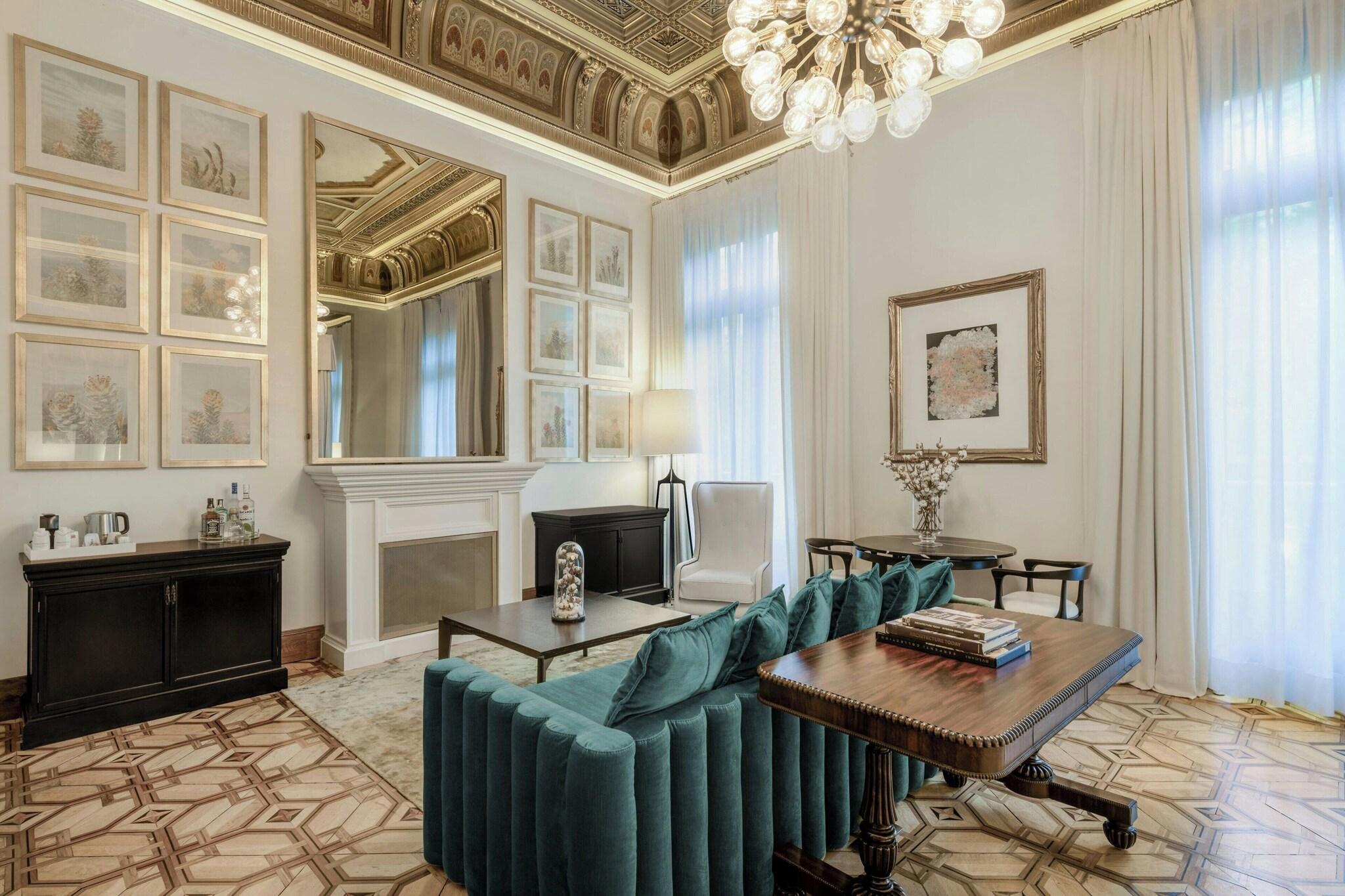 Suite City View King Bed